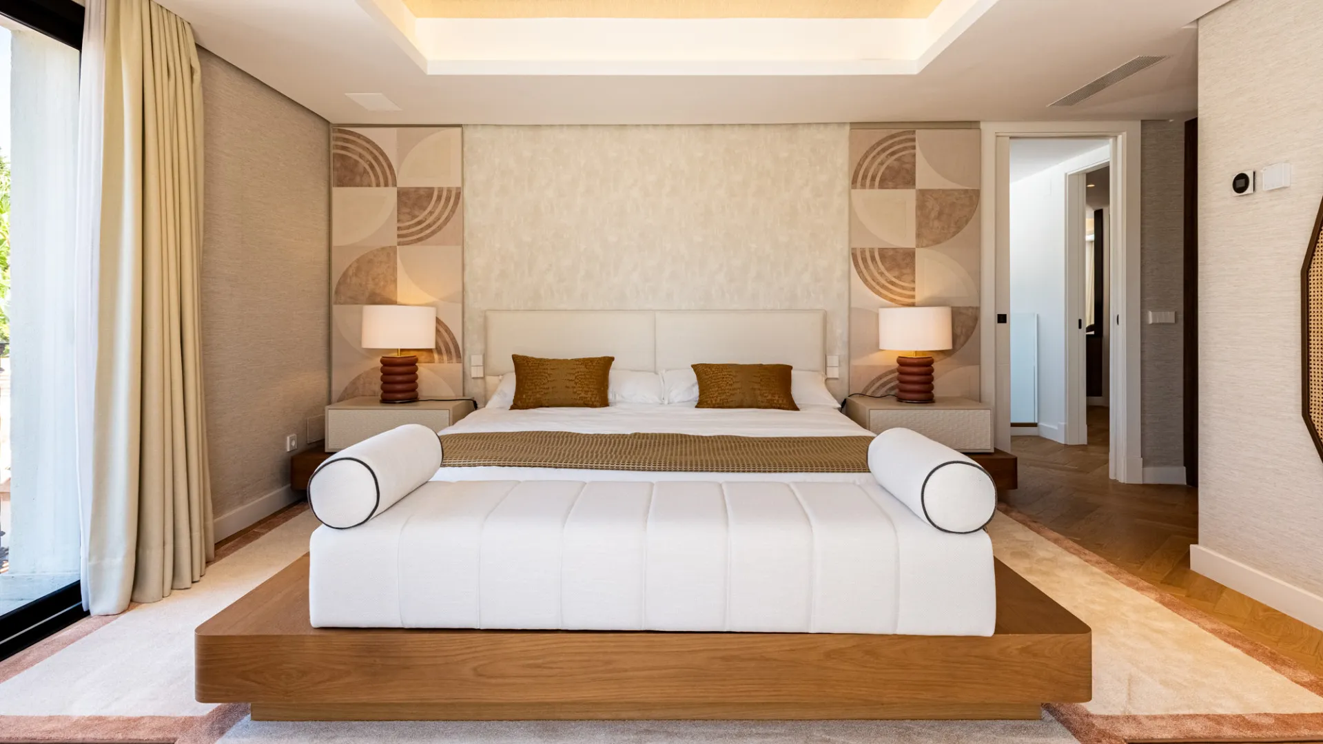 Buy Casasola 6 bedrooms villa