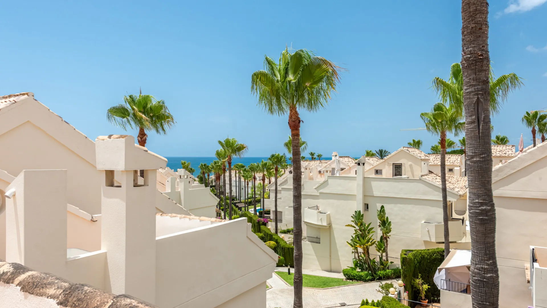 For sale town house in Marbella East with 3 bedrooms
