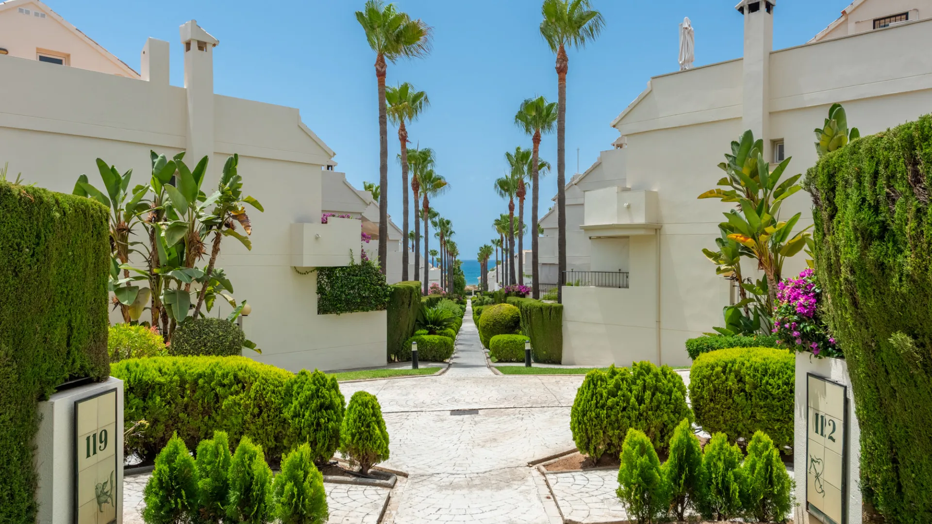 For sale town house in Marbella East with 3 bedrooms