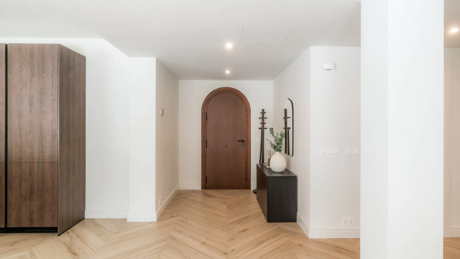 Buy ground floor apartment with 4 bedrooms in Kings Hills