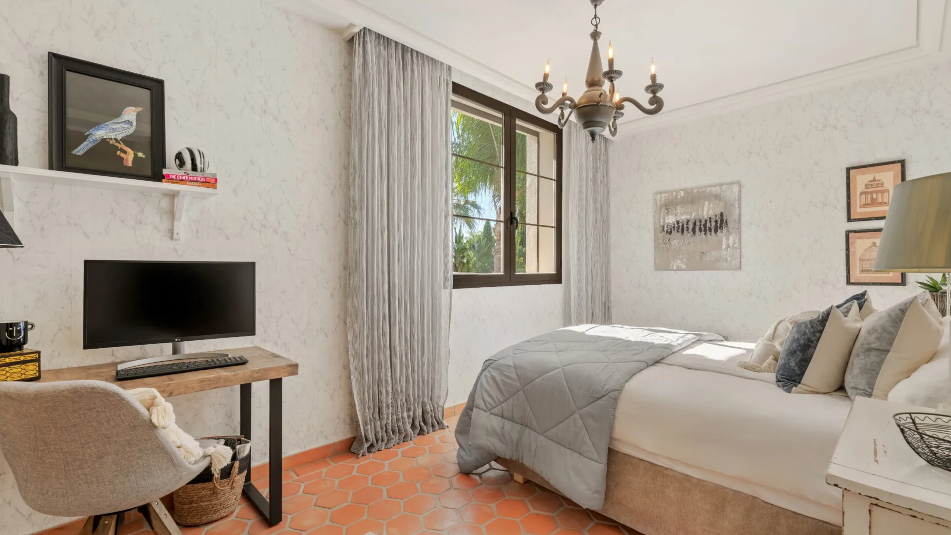Villa for sale in Guadalmina Baja with 8 bedrooms