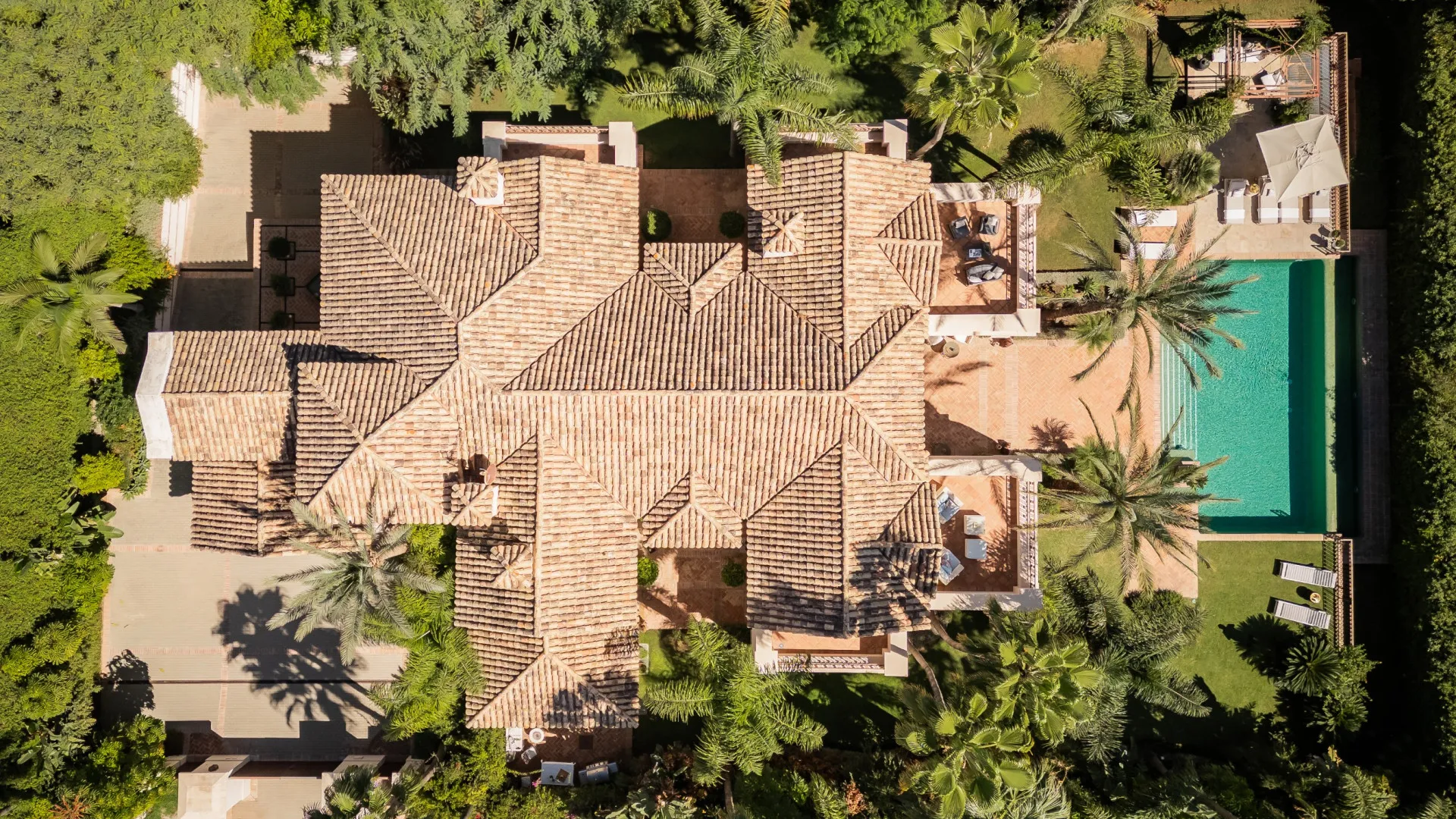 Villa for sale in Guadalmina Baja with 8 bedrooms