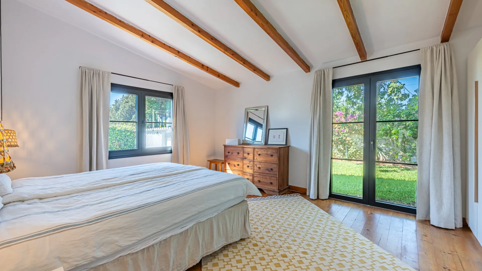 For sale villa with 4 bedrooms in Guadalmina Alta