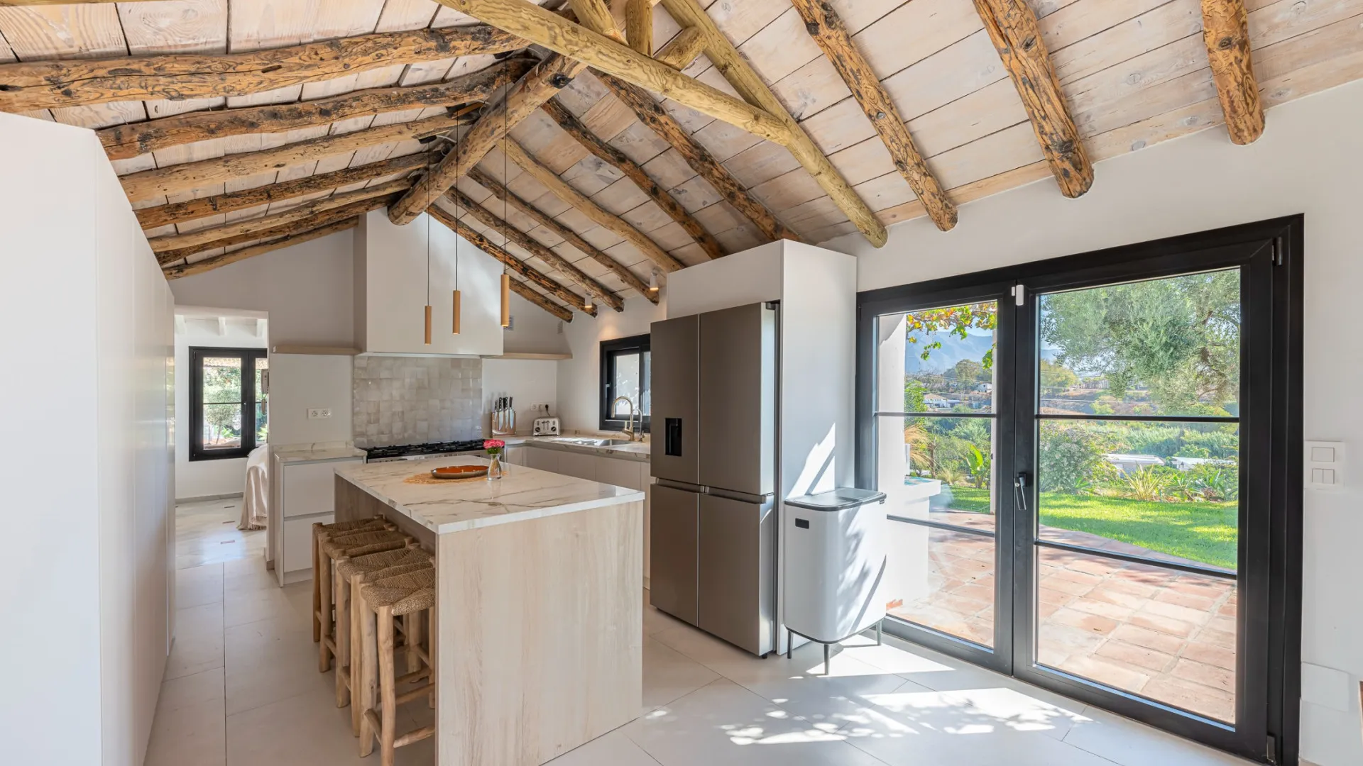 For sale villa with 4 bedrooms in Guadalmina Alta