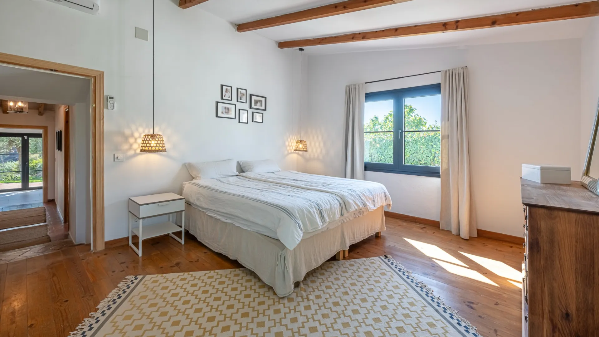 For sale villa with 4 bedrooms in Guadalmina Alta