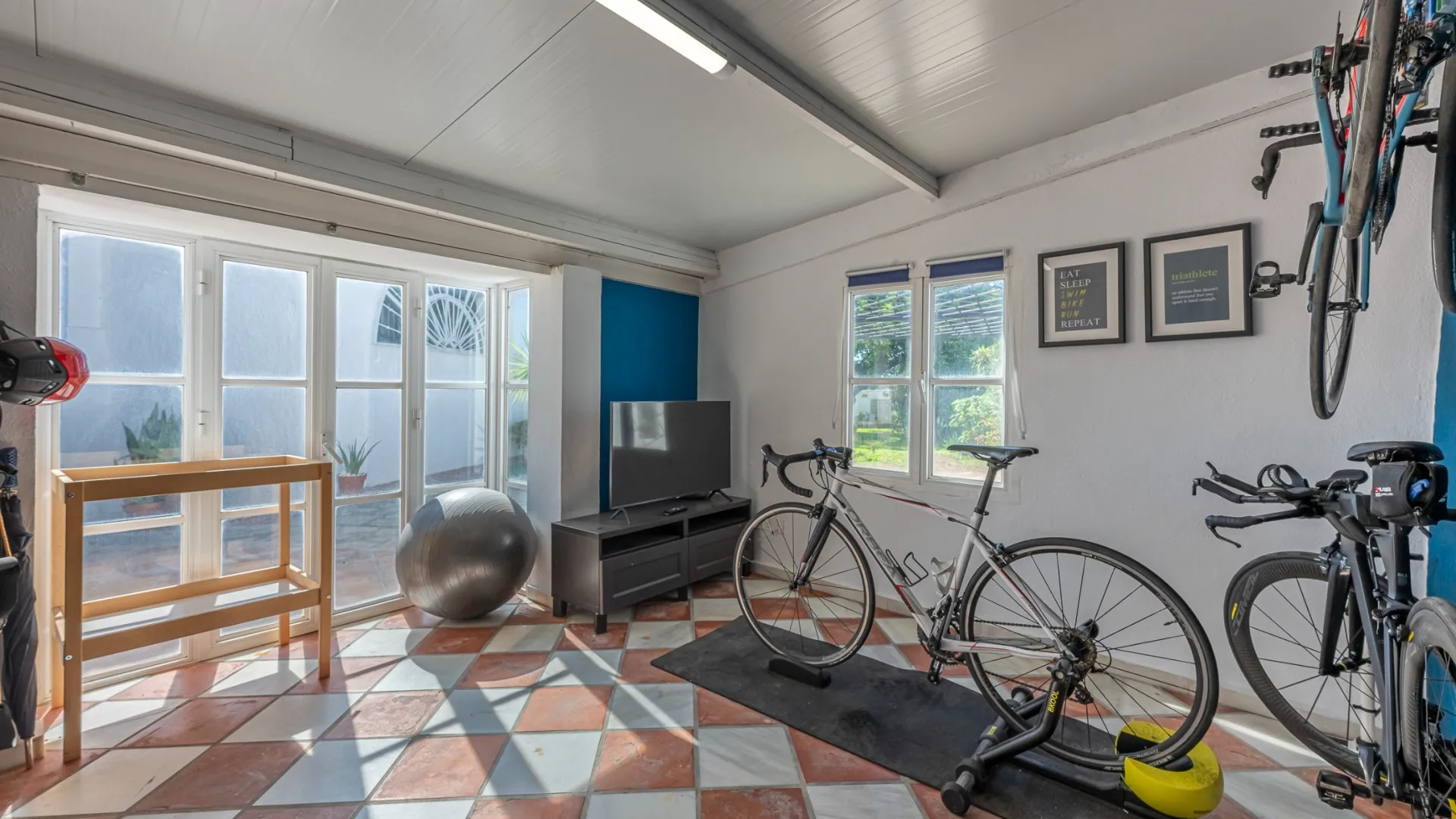For sale villa with 4 bedrooms in Guadalmina Alta