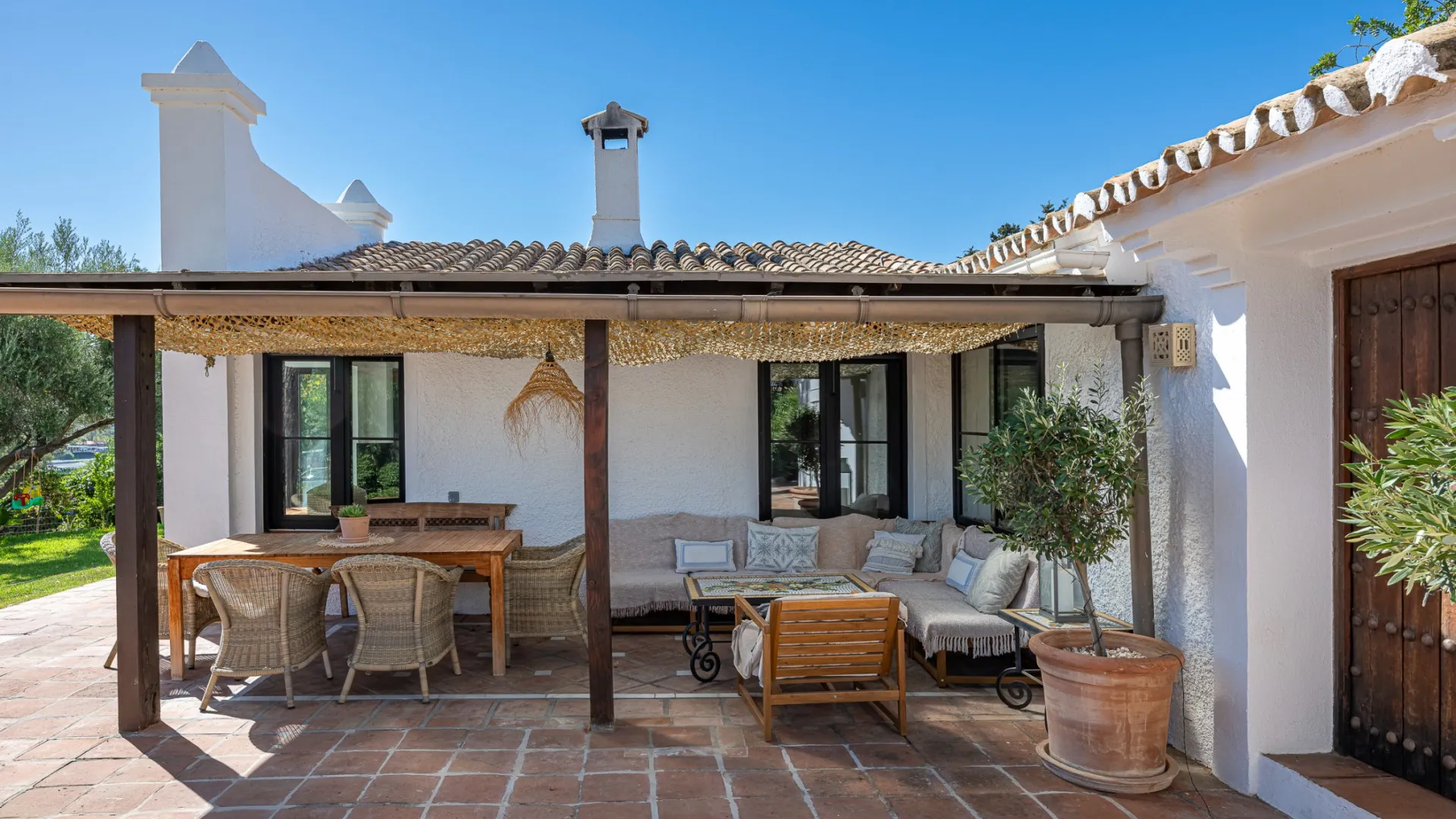 For sale villa with 4 bedrooms in Guadalmina Alta