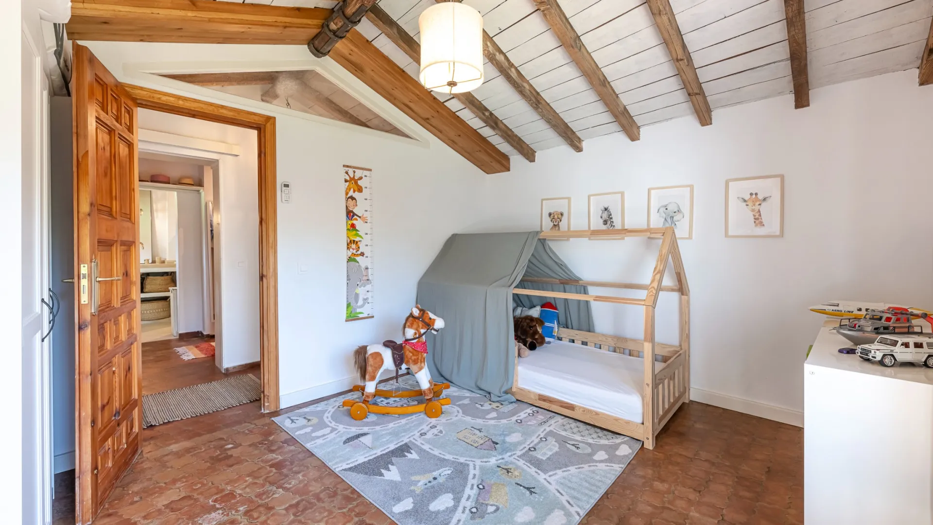 For sale villa with 4 bedrooms in Guadalmina Alta
