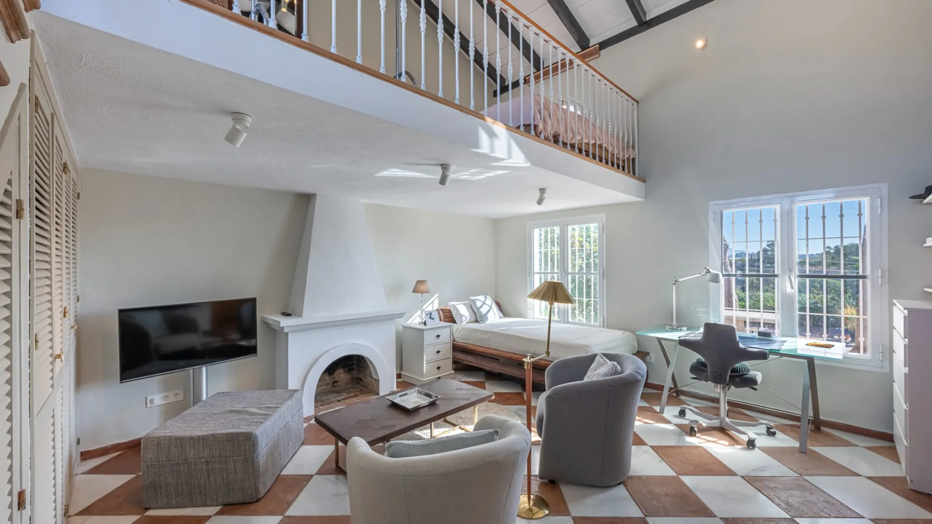 For sale villa with 4 bedrooms in Guadalmina Alta