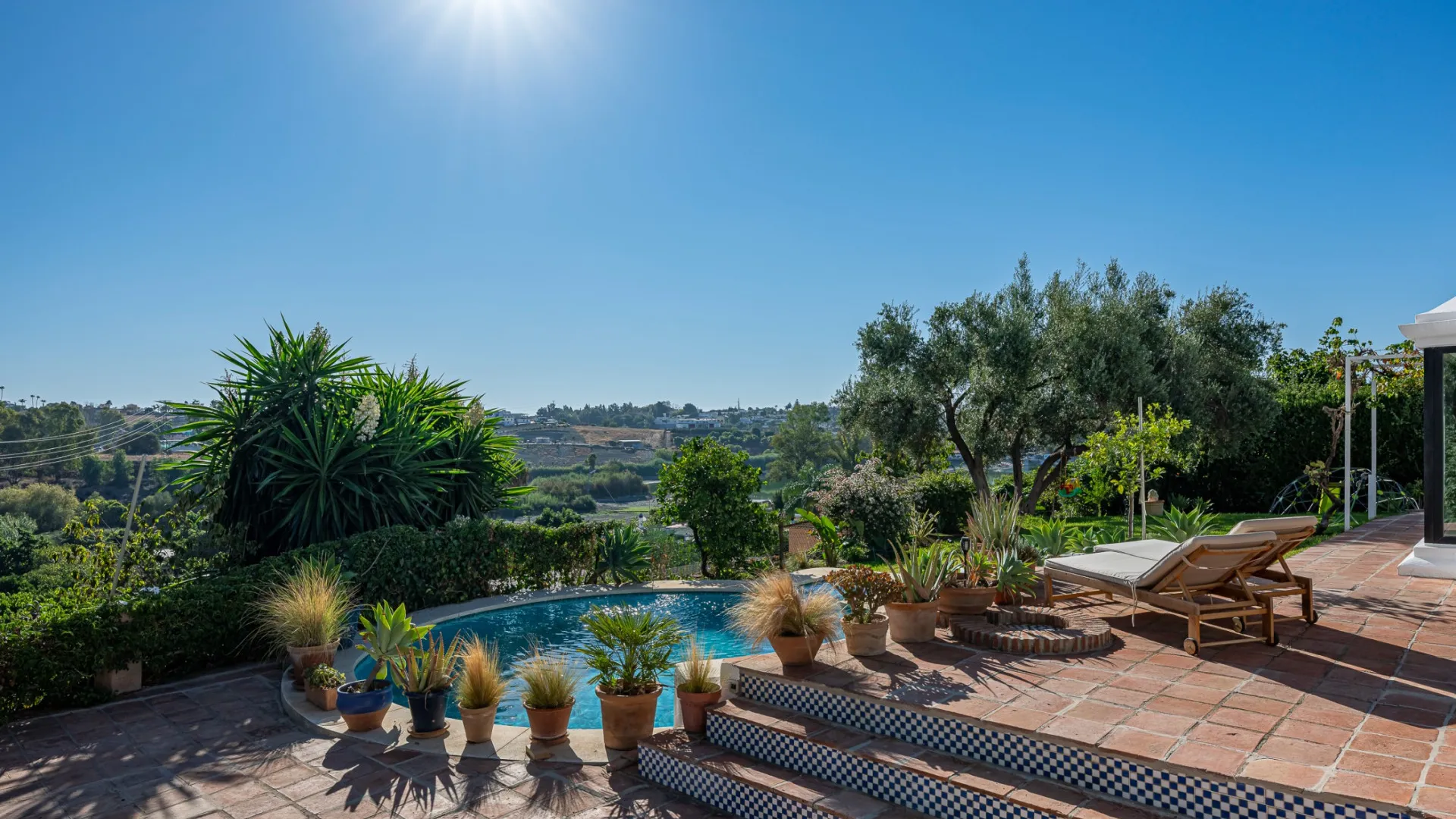 For sale villa with 4 bedrooms in Guadalmina Alta