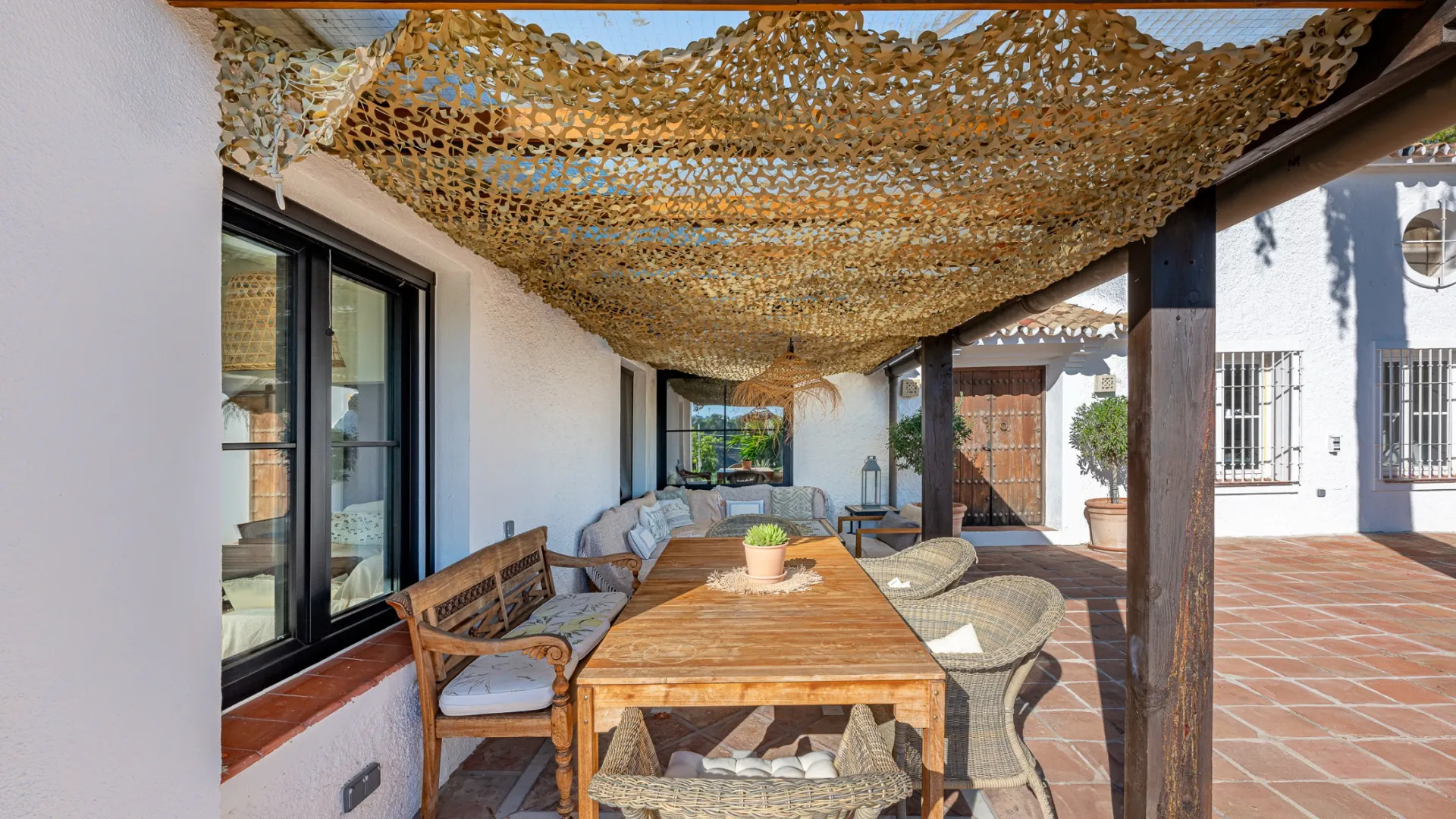 For sale villa with 4 bedrooms in Guadalmina Alta