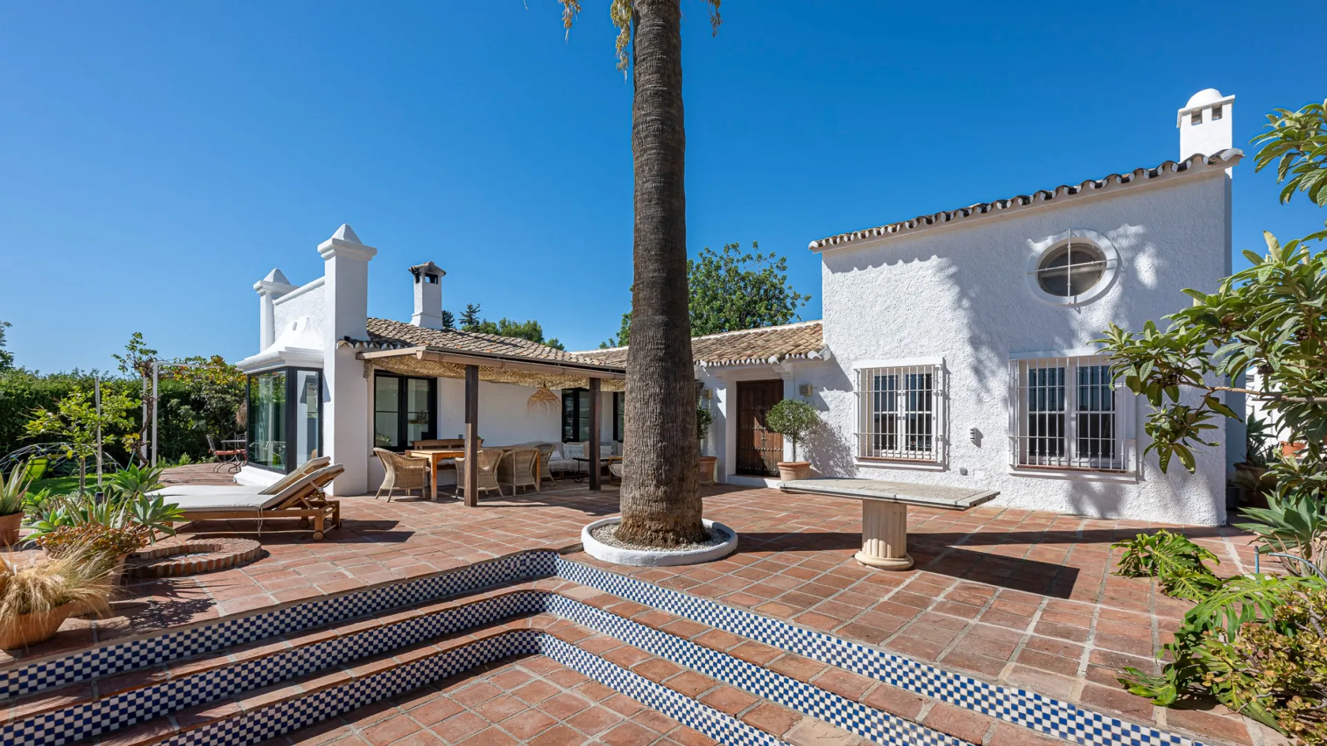 For sale villa with 4 bedrooms in Guadalmina Alta