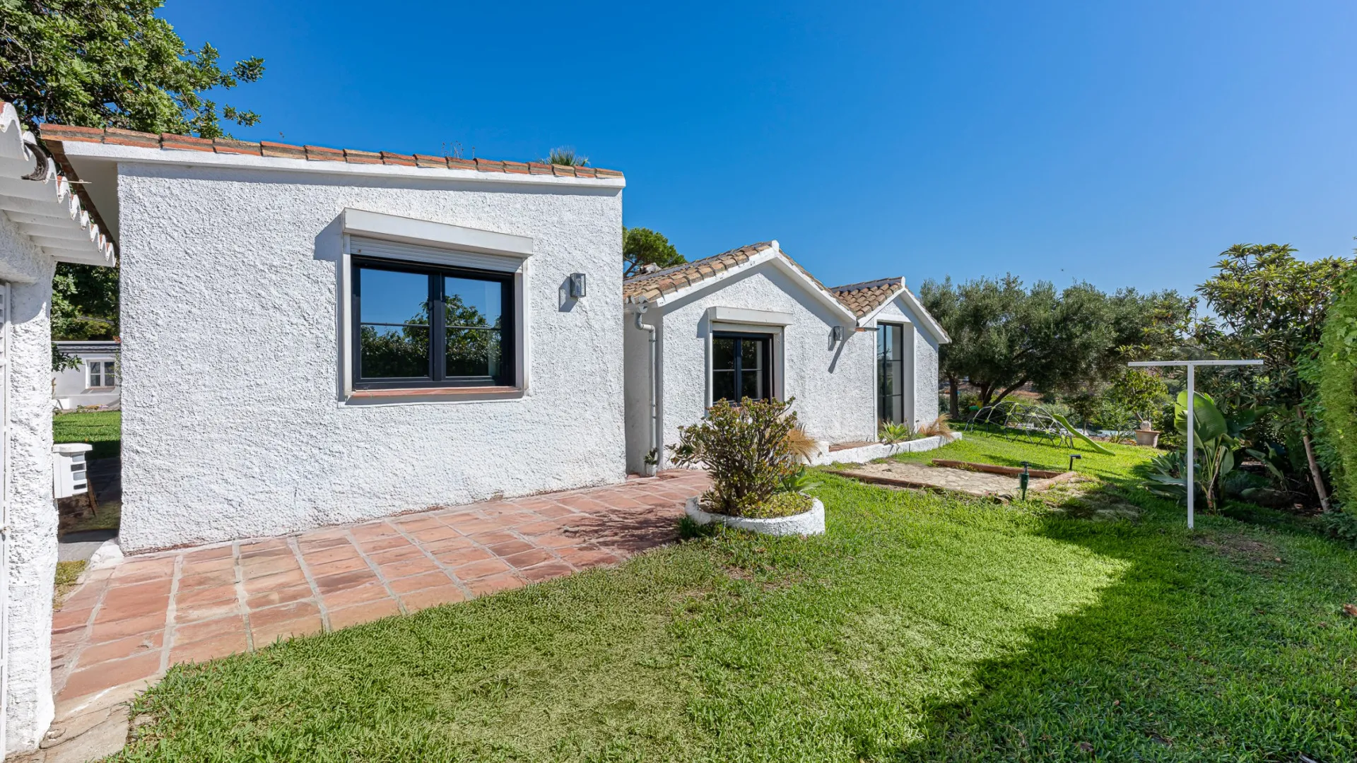 For sale villa with 4 bedrooms in Guadalmina Alta