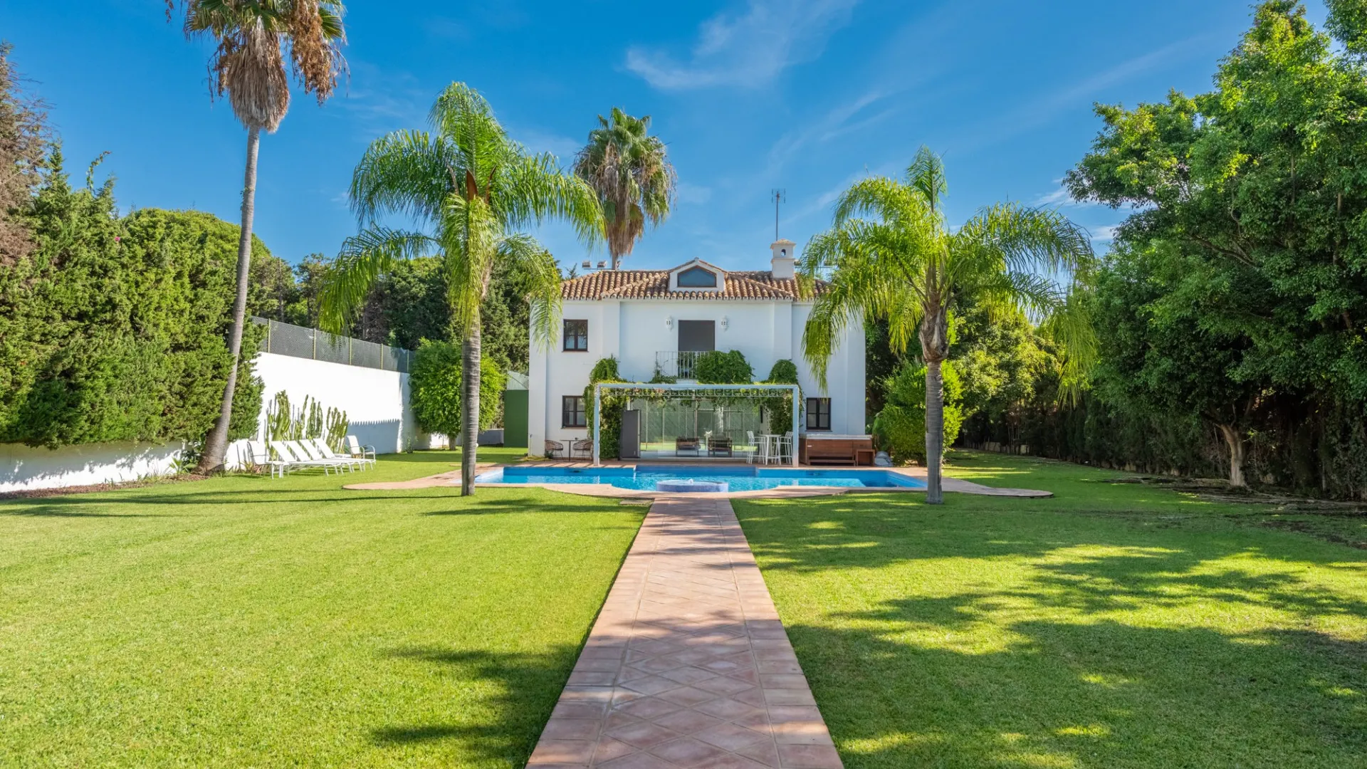 Guadalmina Baja, villa en venta