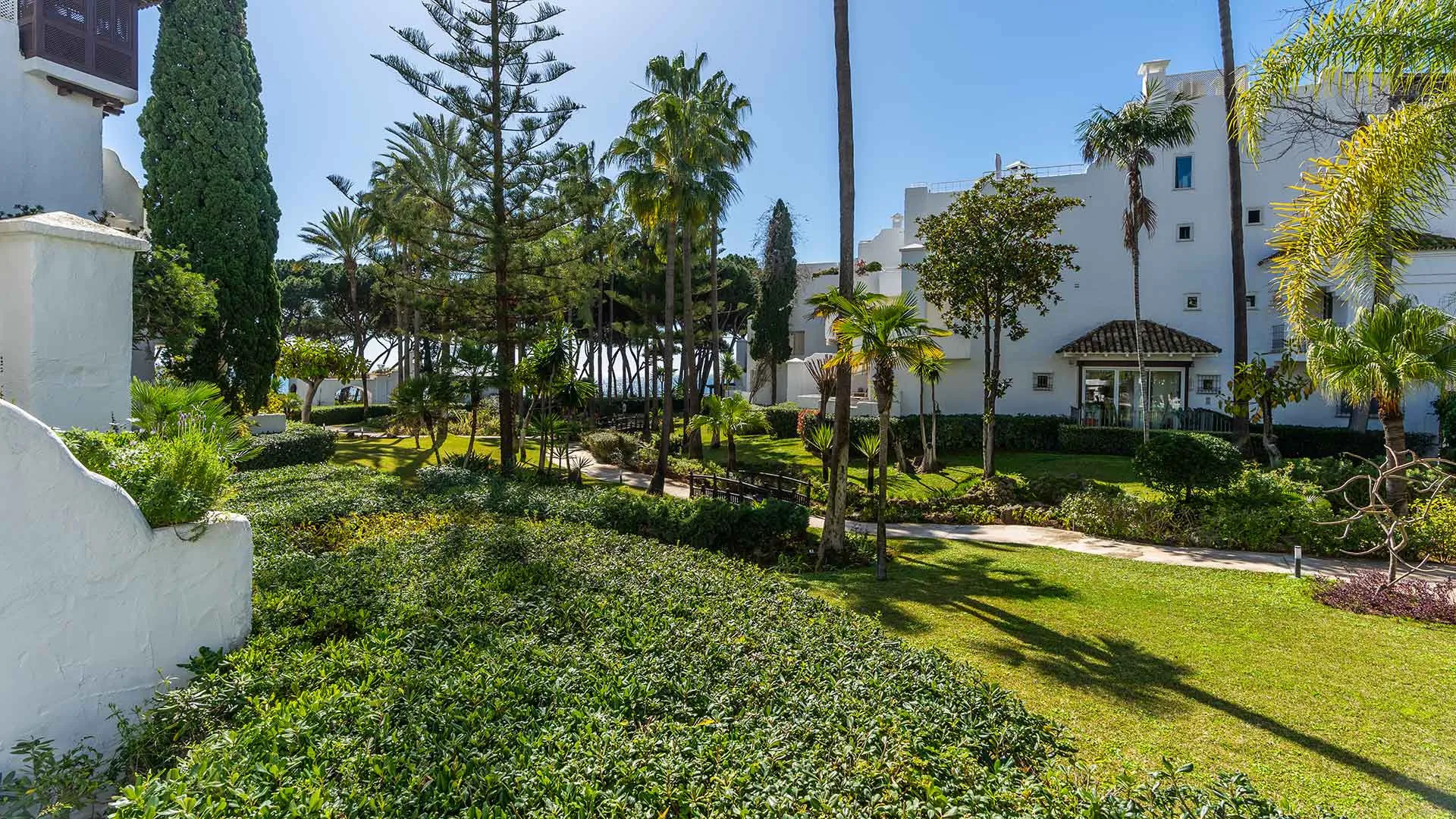 1 bedroom apartment for sale in Alhambra del Mar