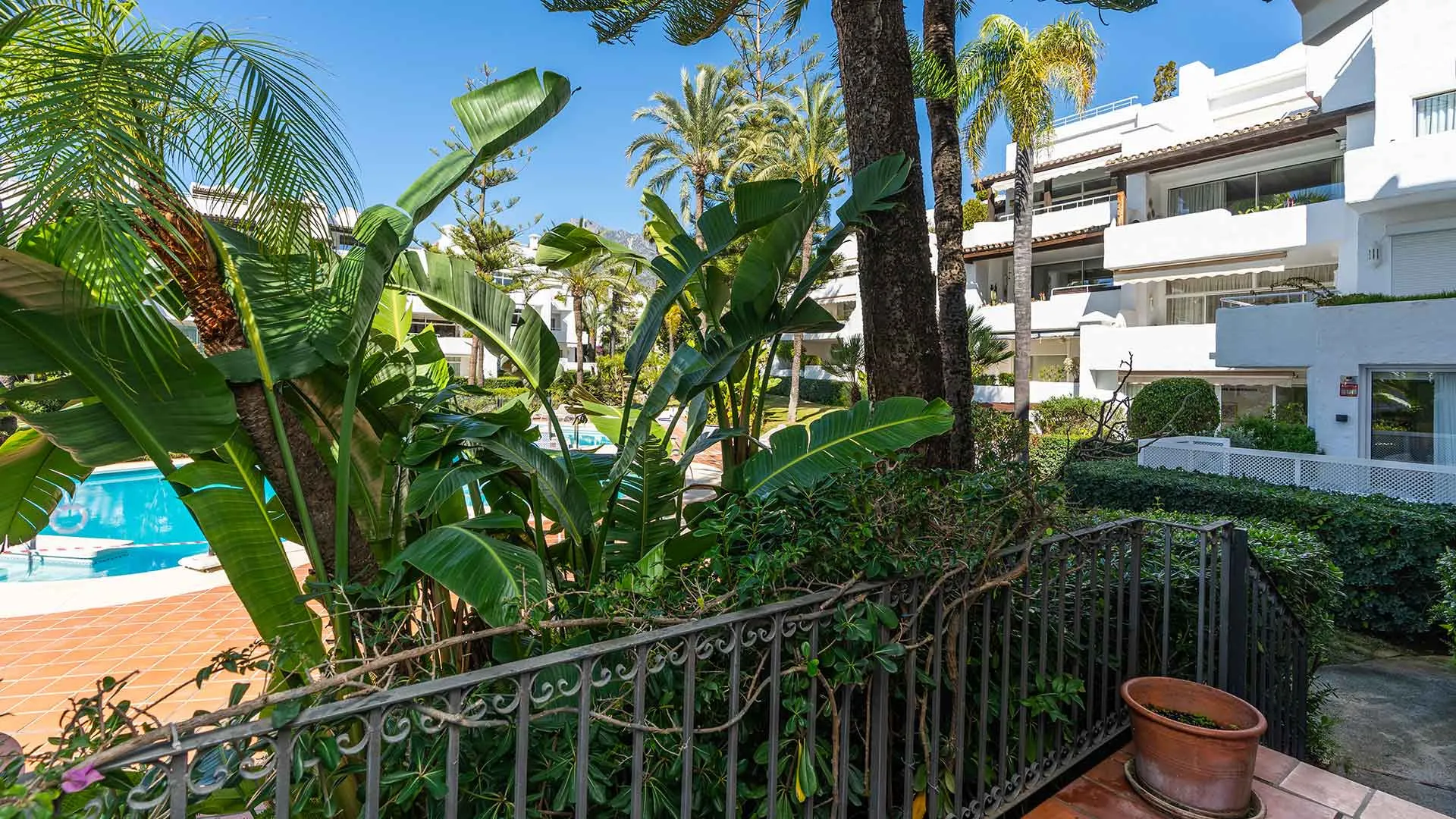 1 bedroom apartment for sale in Alhambra del Mar