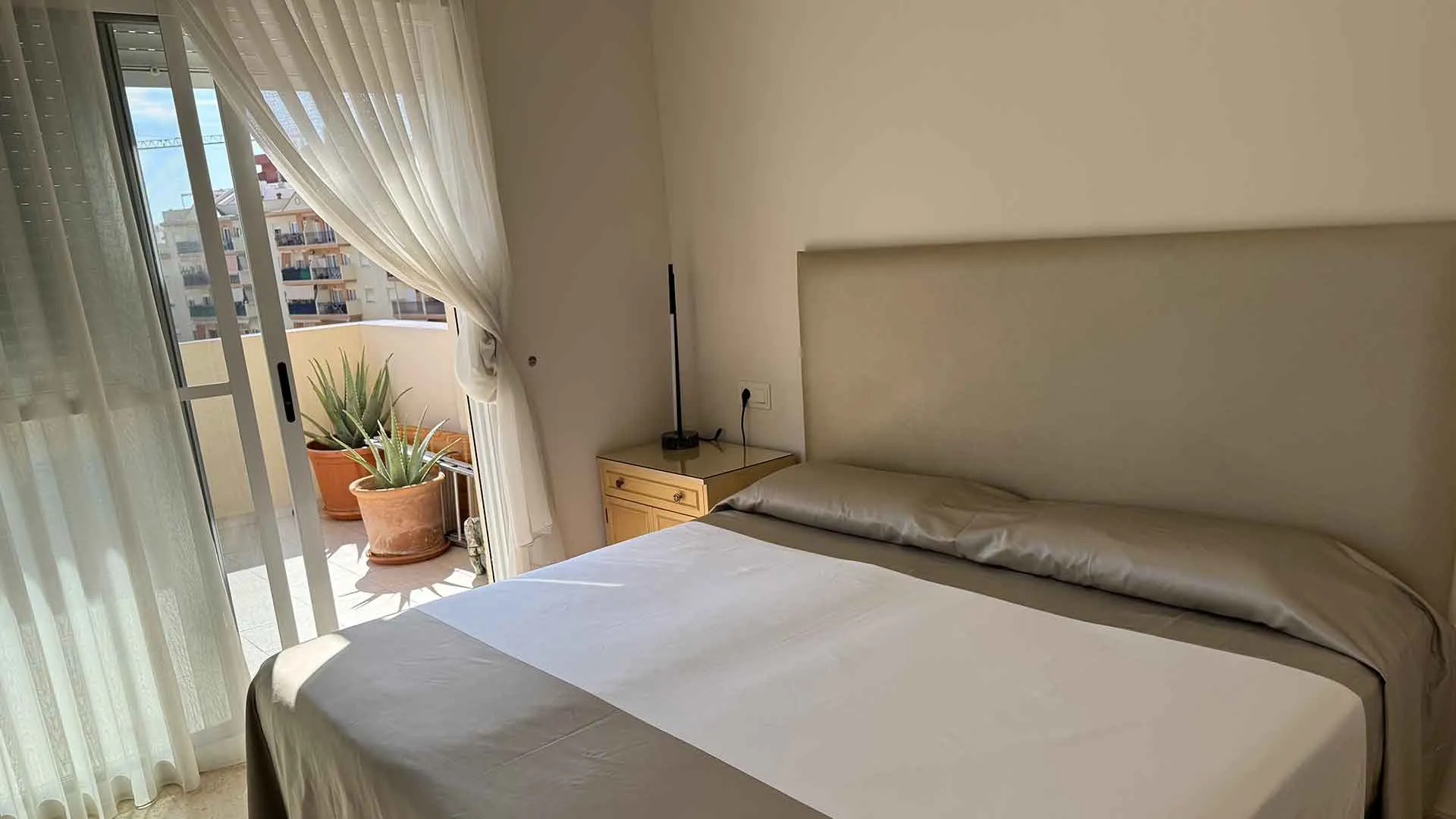 Penthouse with 4 bedrooms for sale in Estepona Centre