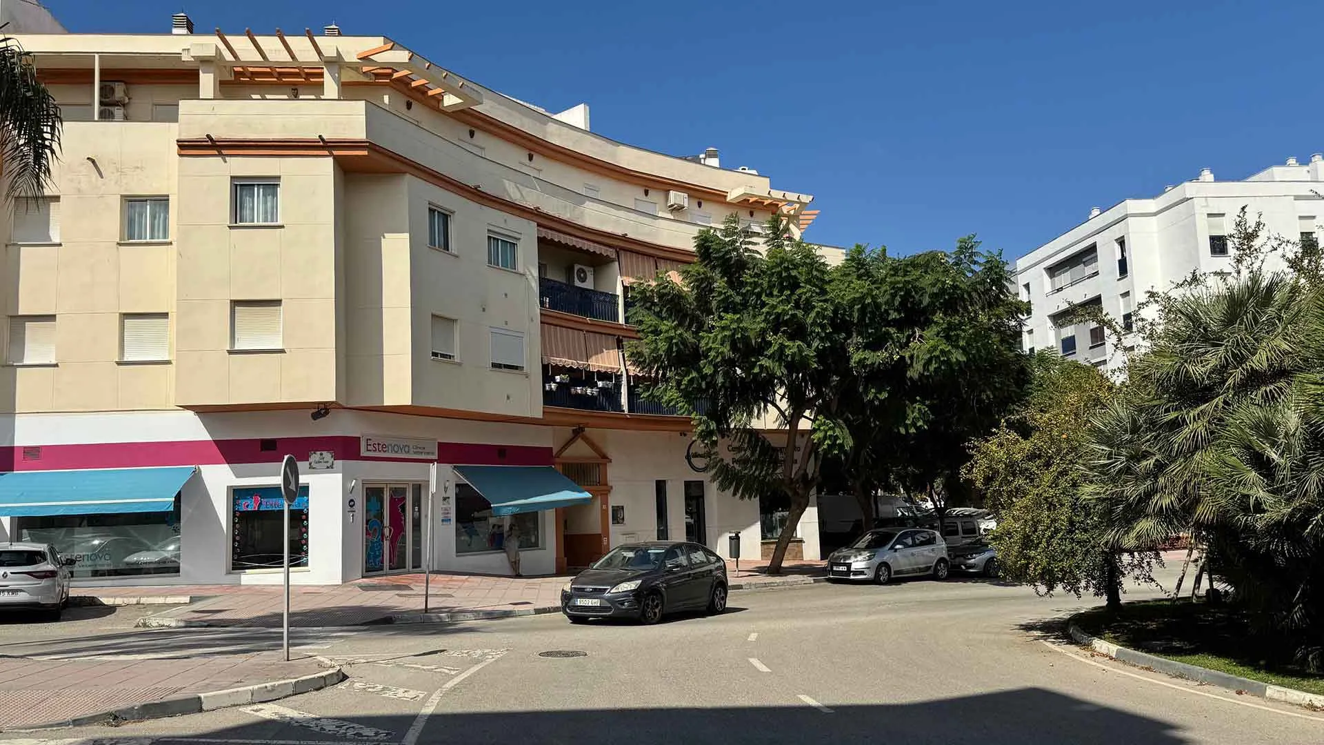 Penthouse with 4 bedrooms for sale in Estepona Centre