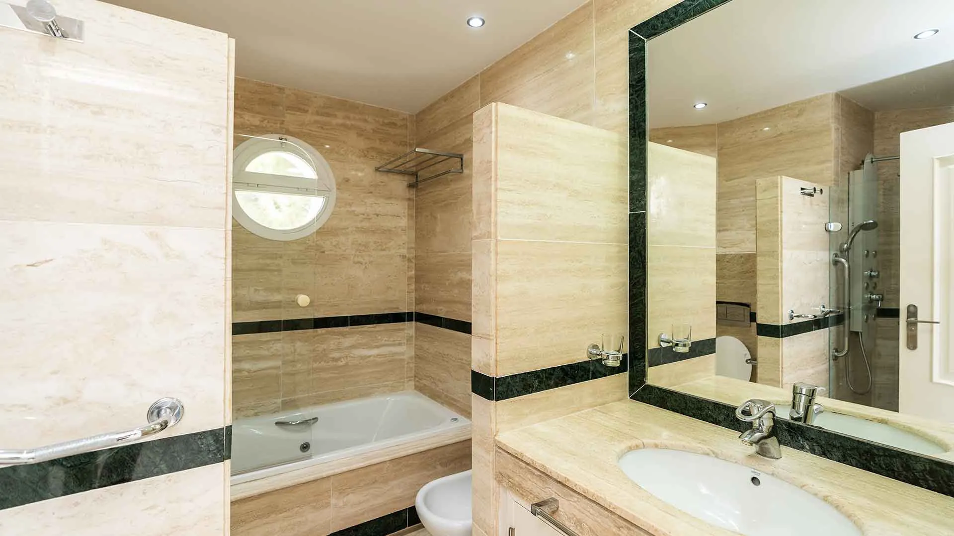 For sale Jardín del Mediterráneo apartment with 3 bedrooms