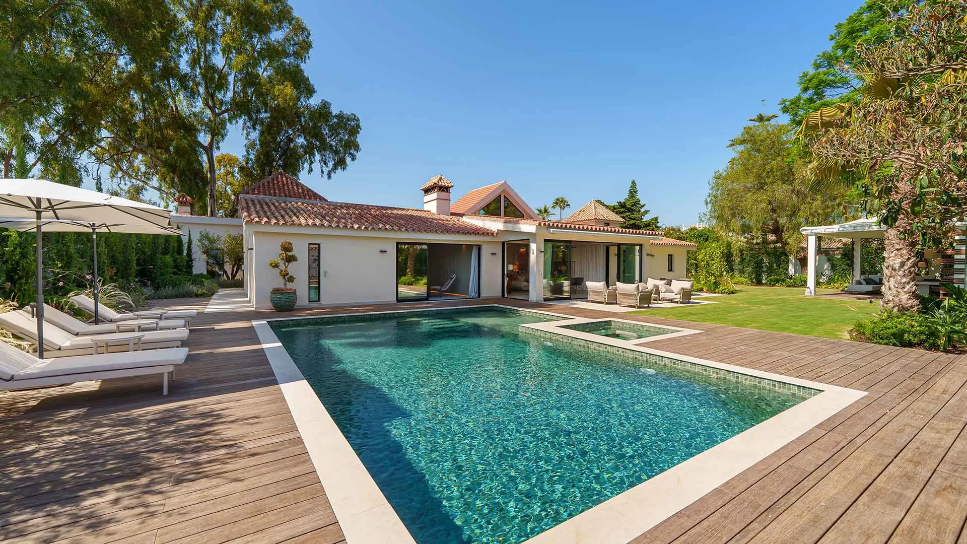 Villa for sale in Cortijo Blanco with 5 bedrooms