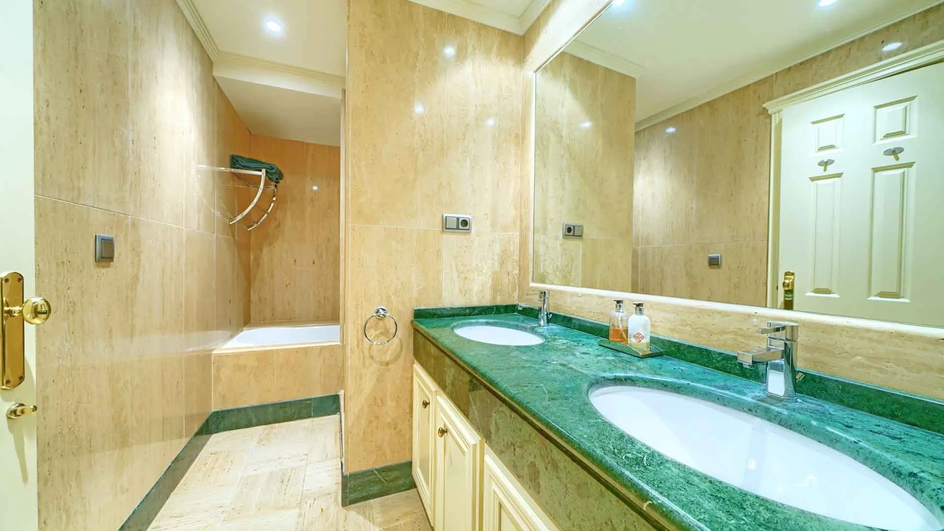 3 bedrooms Condado de Sierra Blanca apartment for sale