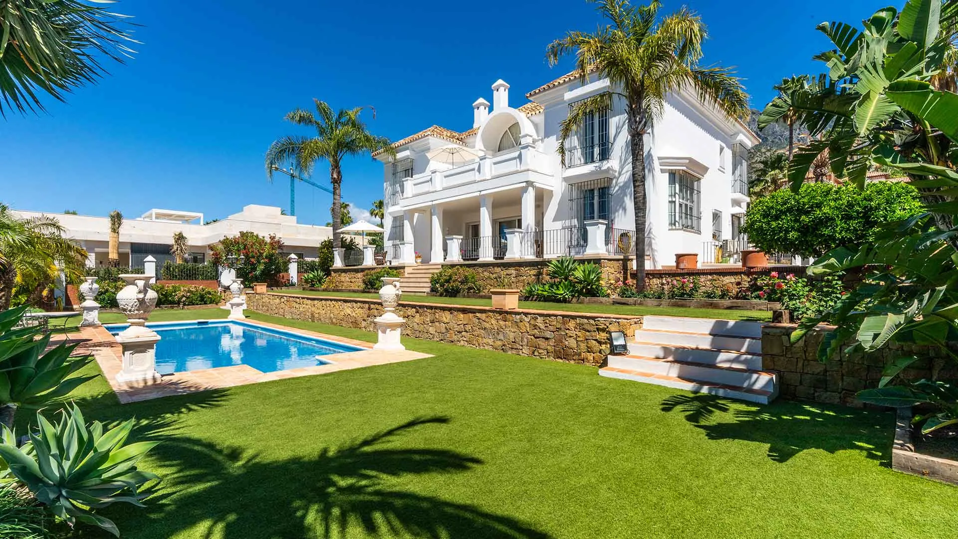 Comprar villa de 5 dormitorios en Sierra Blanca