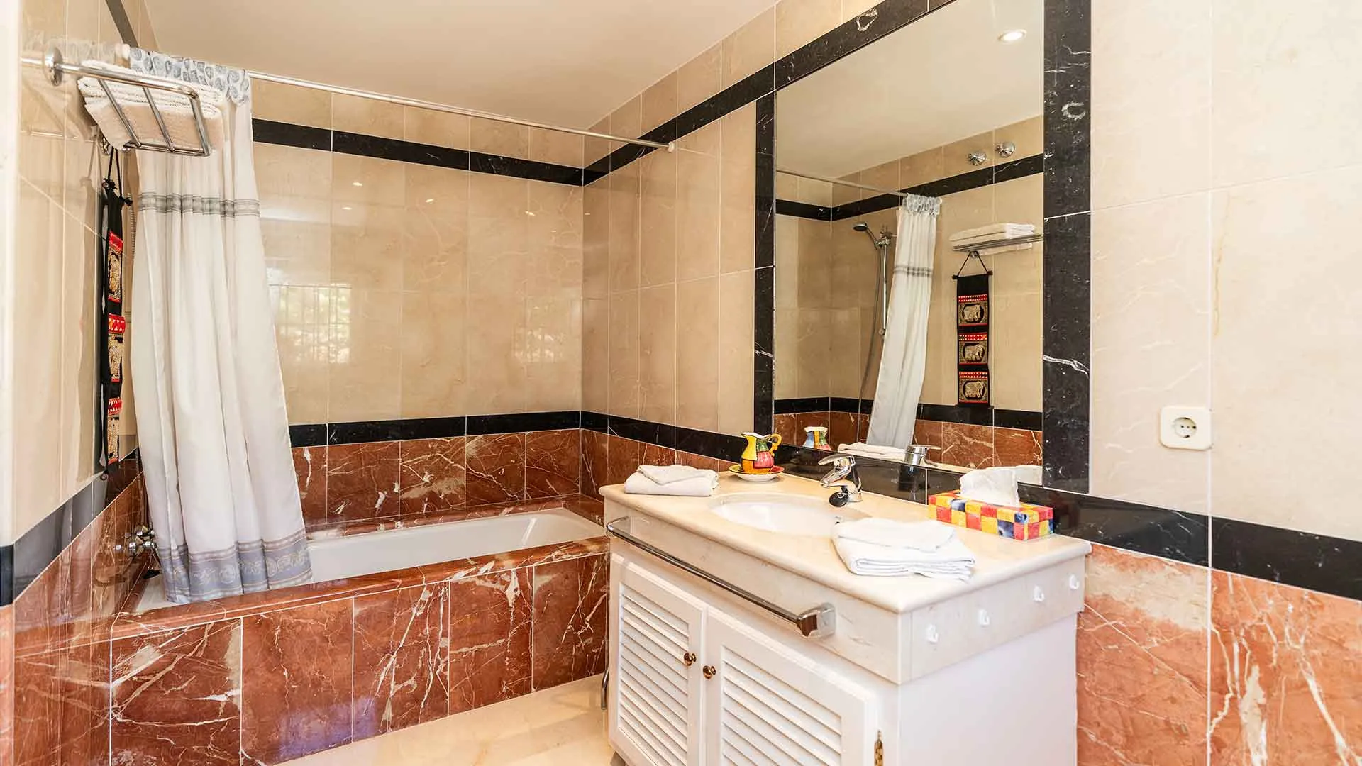 Comprar villa de 5 dormitorios en Sierra Blanca