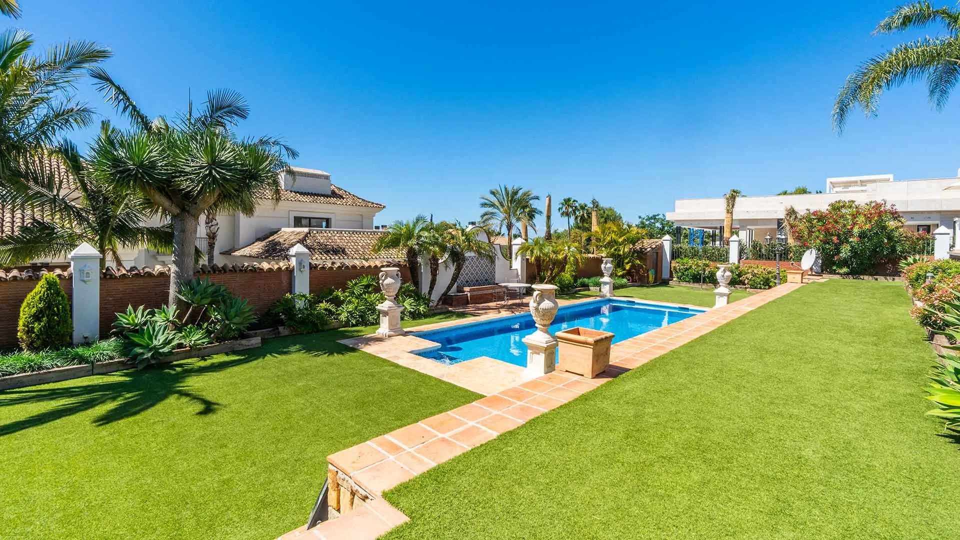 Comprar villa de 5 dormitorios en Sierra Blanca
