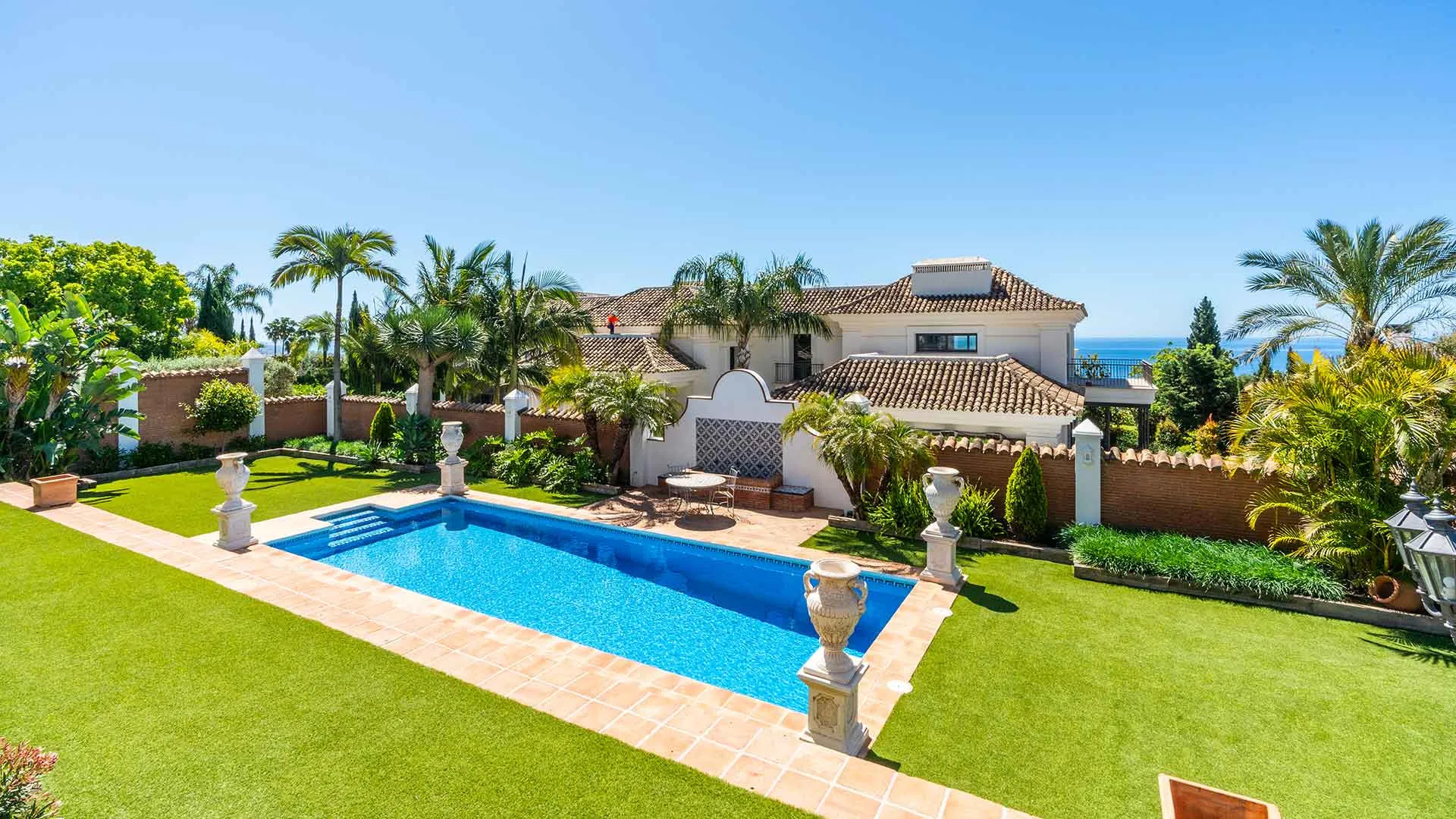 Comprar villa de 5 dormitorios en Sierra Blanca