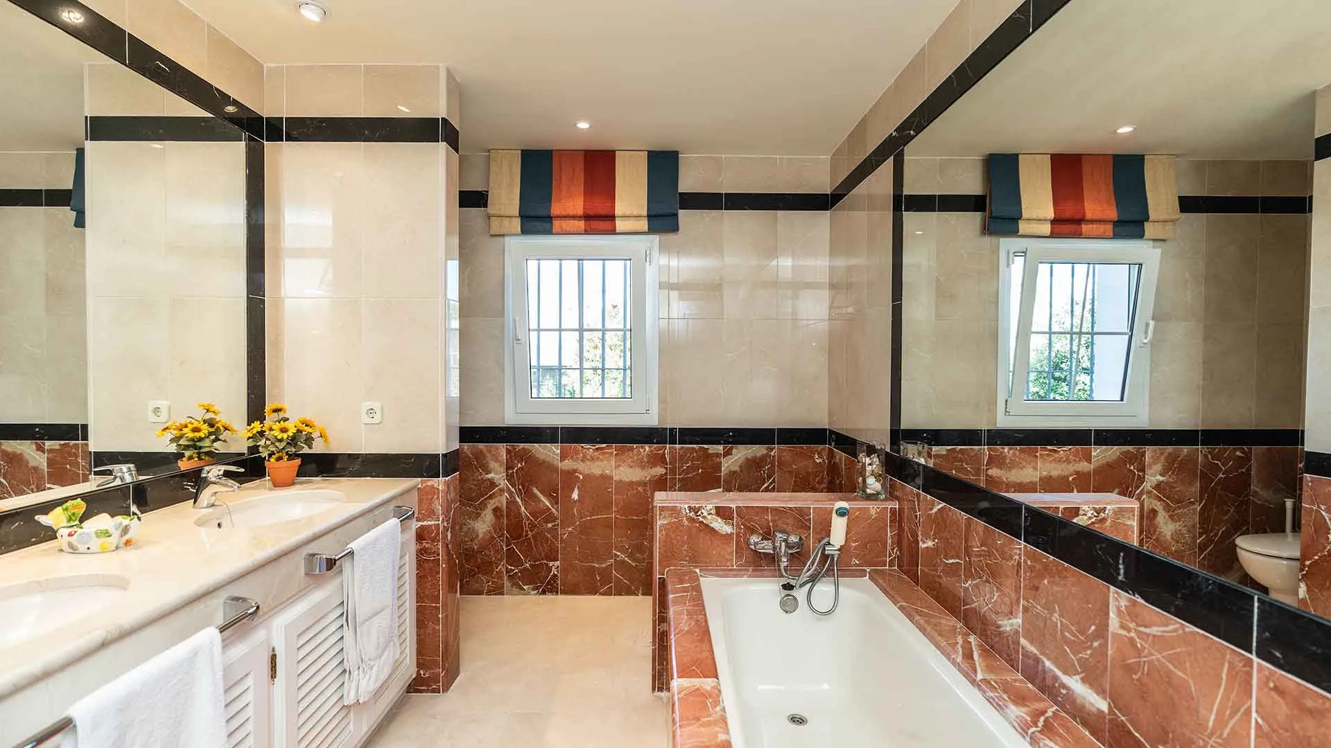 Comprar villa de 5 dormitorios en Sierra Blanca