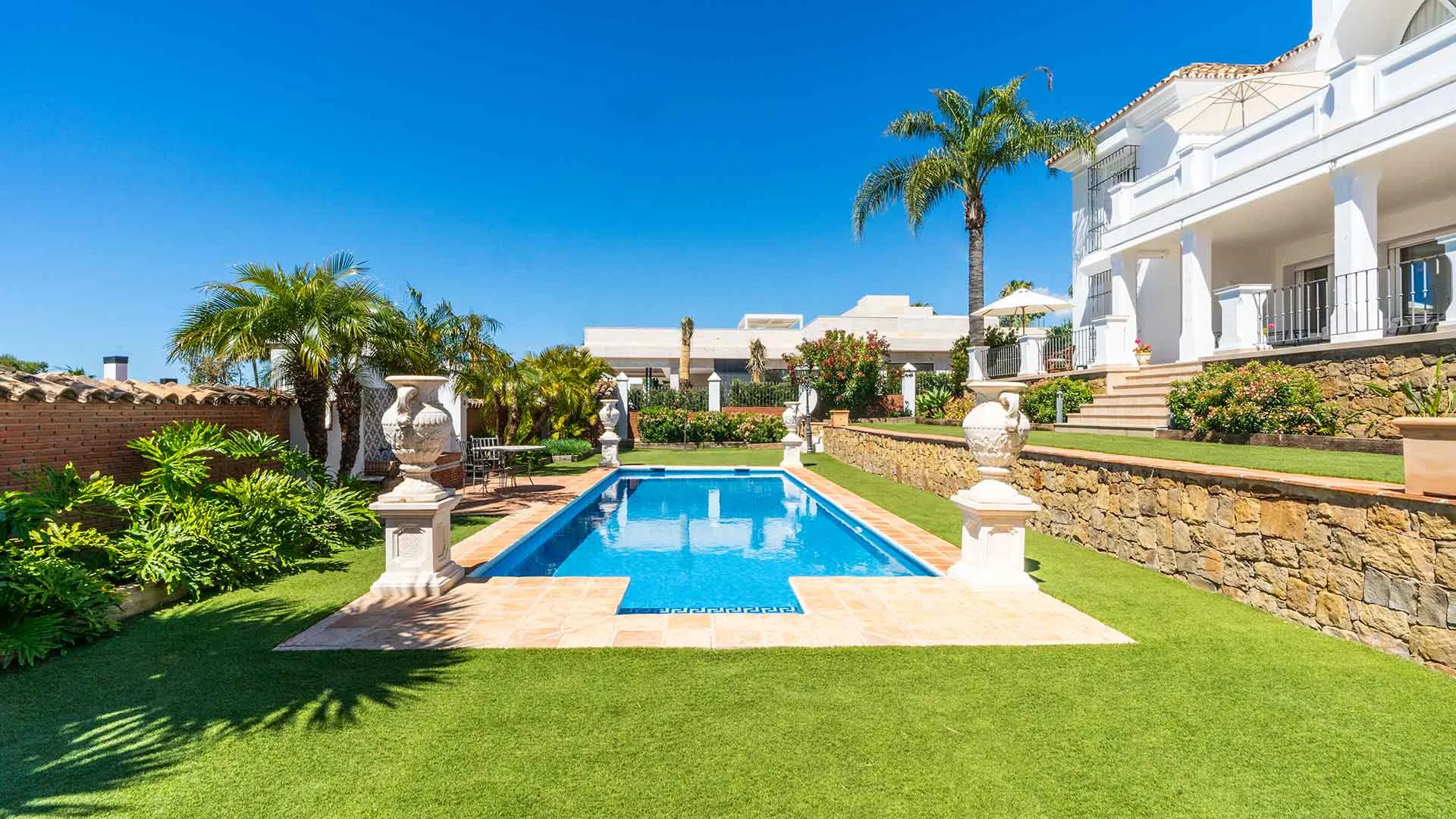 Comprar villa de 5 dormitorios en Sierra Blanca