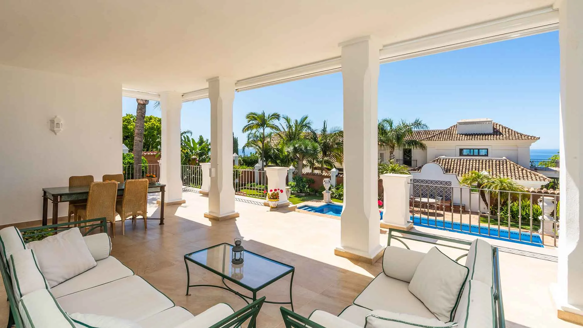 Comprar villa de 5 dormitorios en Sierra Blanca
