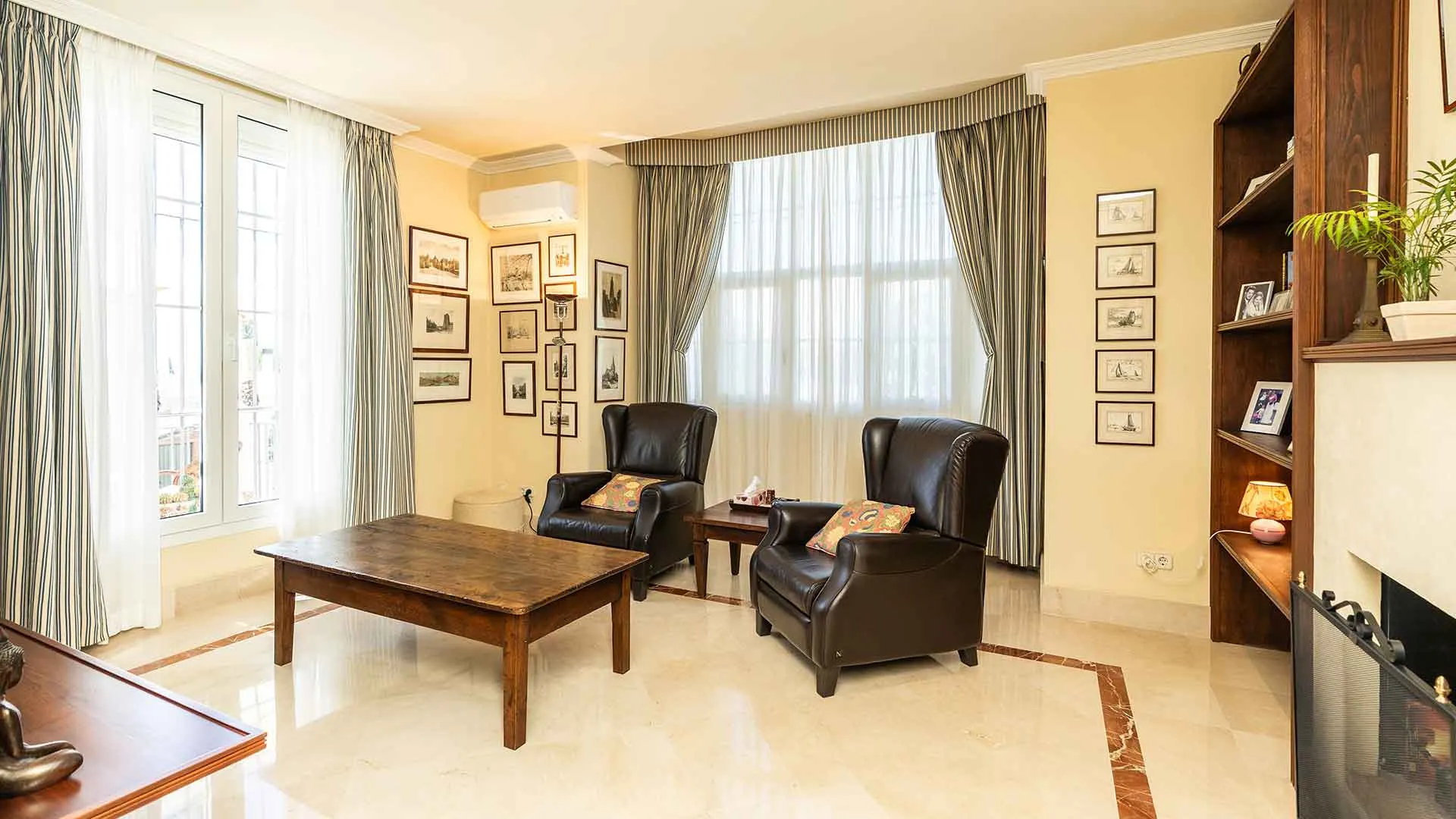 Comprar villa de 5 dormitorios en Sierra Blanca
