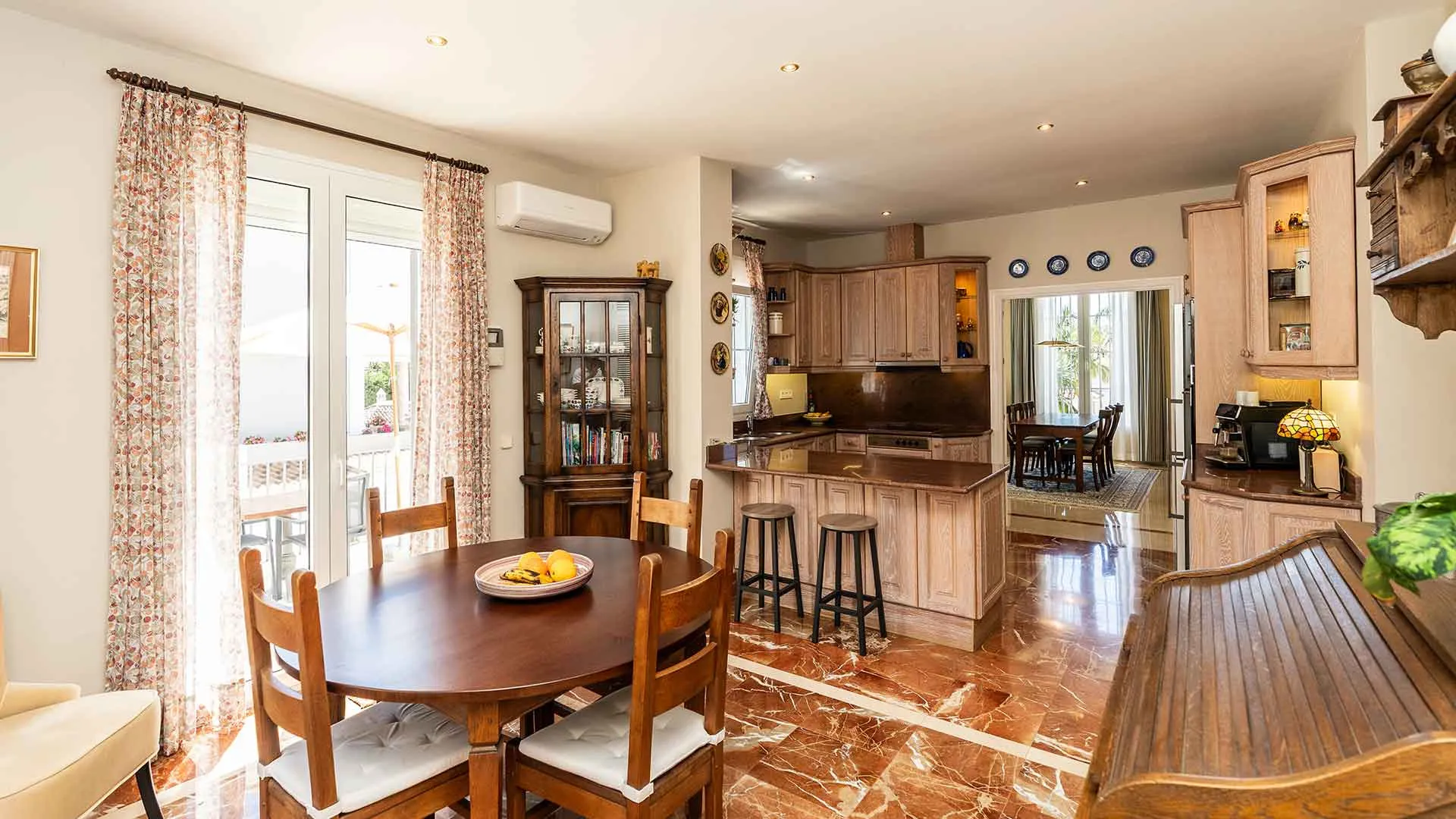 Comprar villa de 5 dormitorios en Sierra Blanca