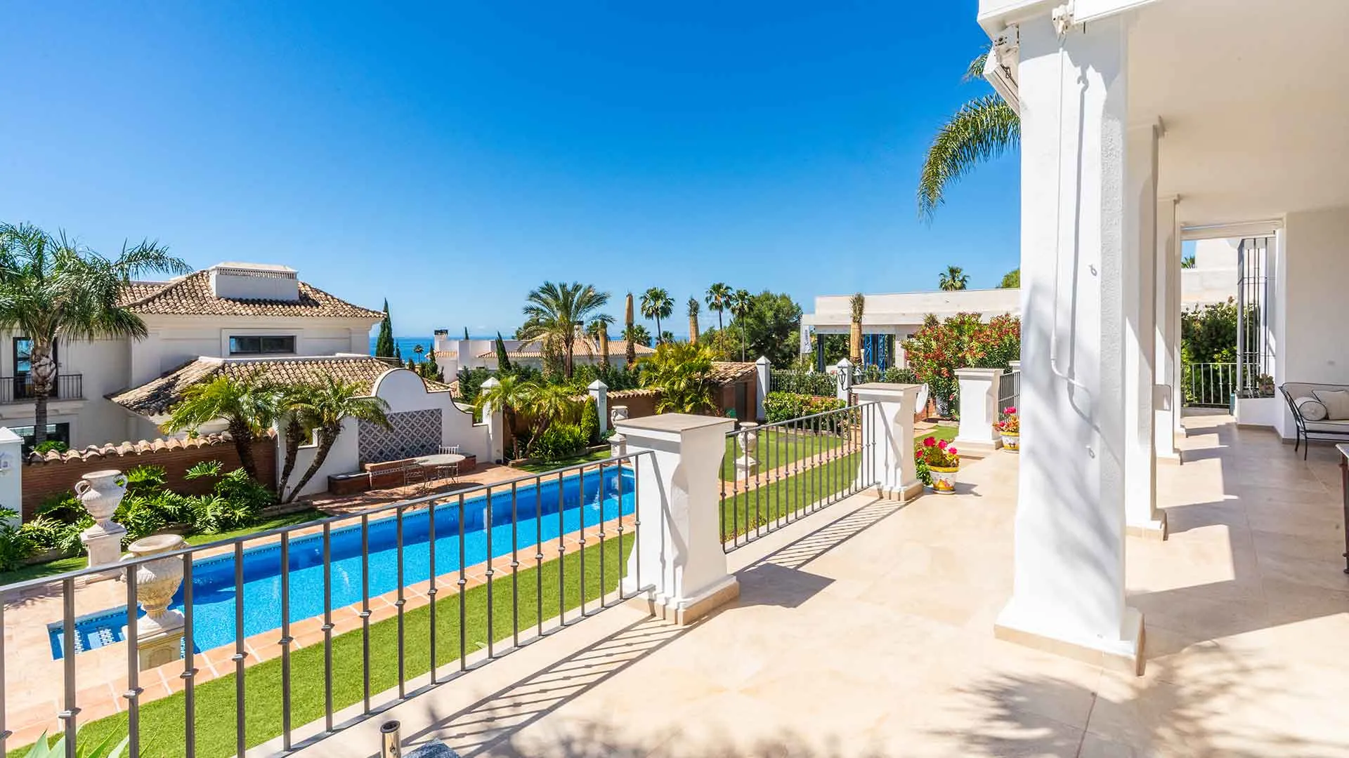 Comprar villa de 5 dormitorios en Sierra Blanca