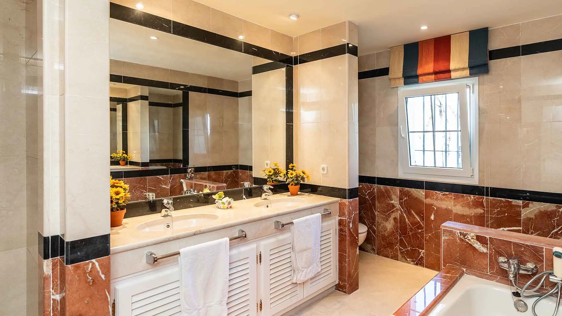 Comprar villa de 5 dormitorios en Sierra Blanca