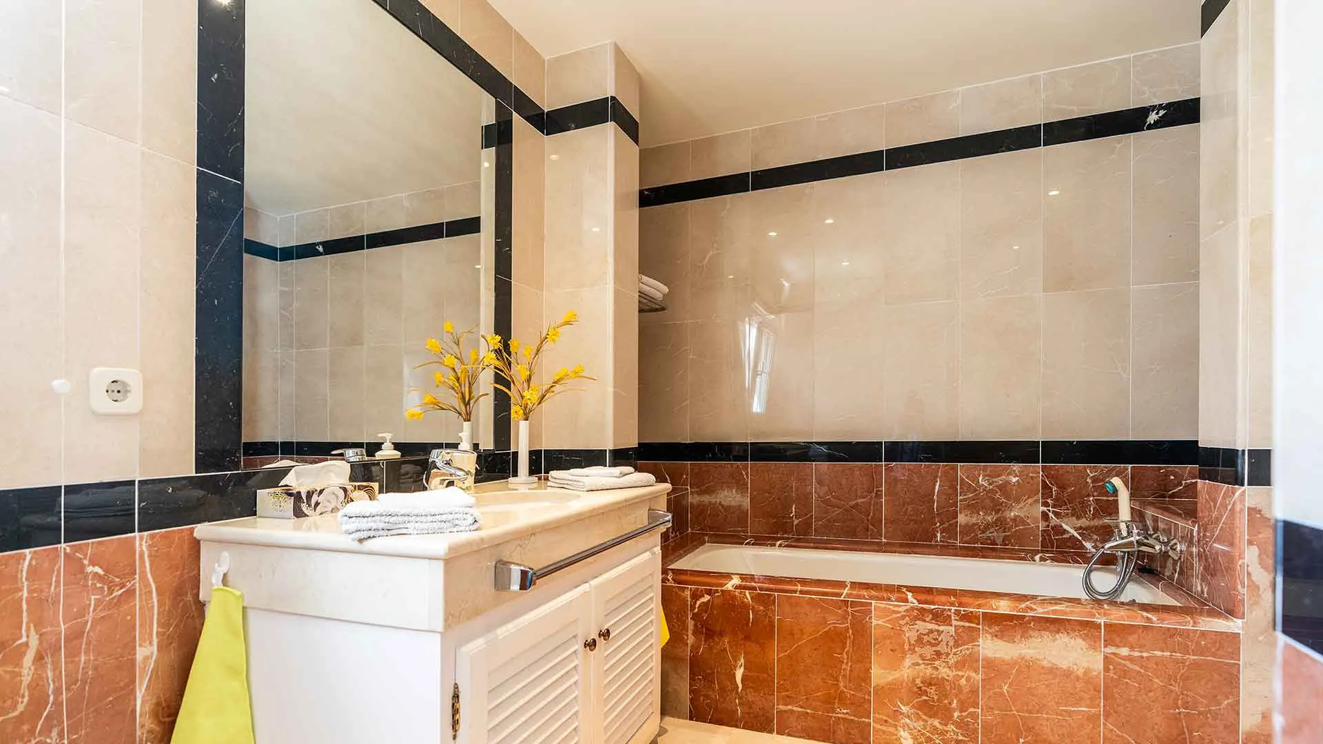 Comprar villa de 5 dormitorios en Sierra Blanca