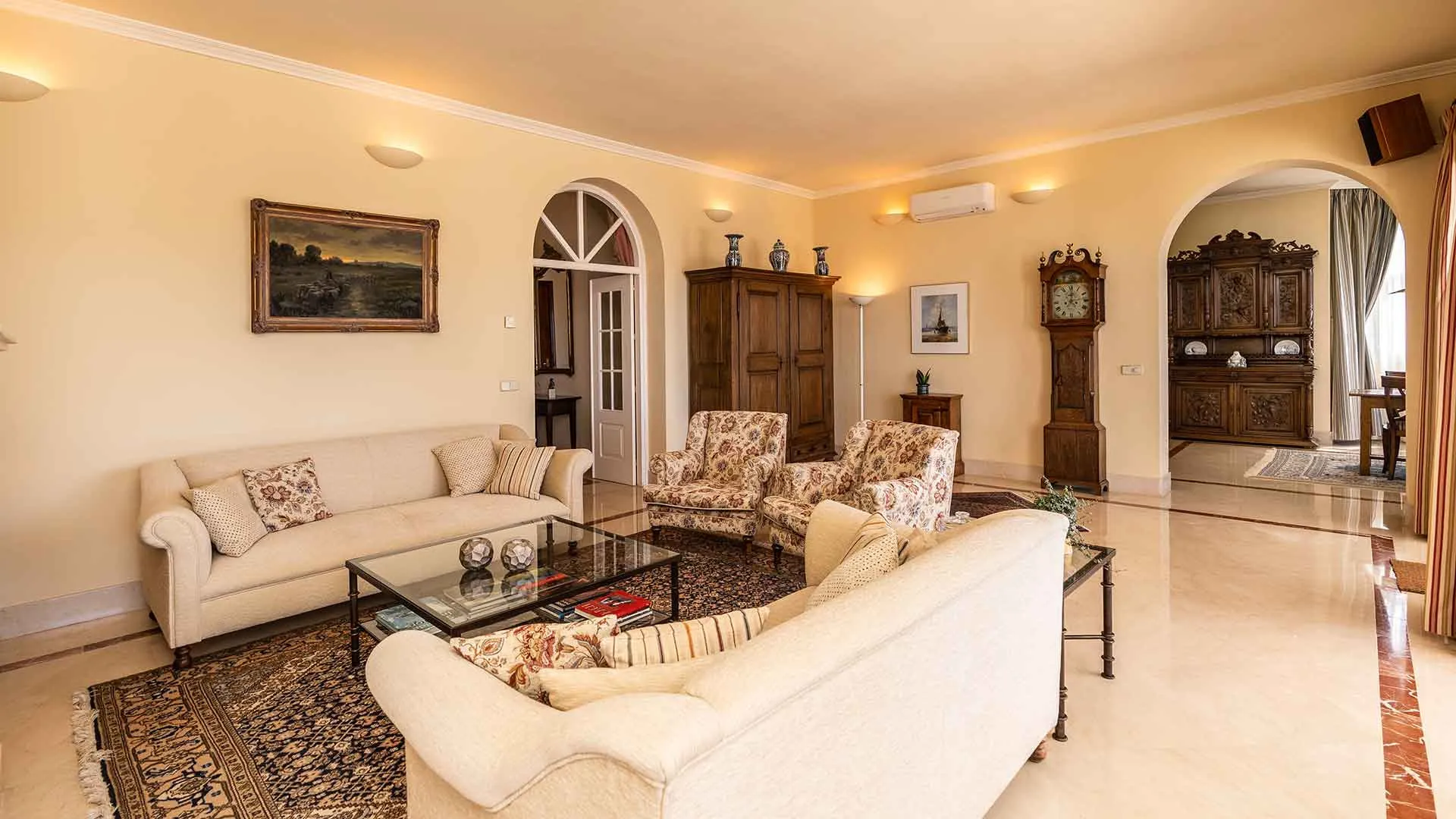 Comprar villa de 5 dormitorios en Sierra Blanca