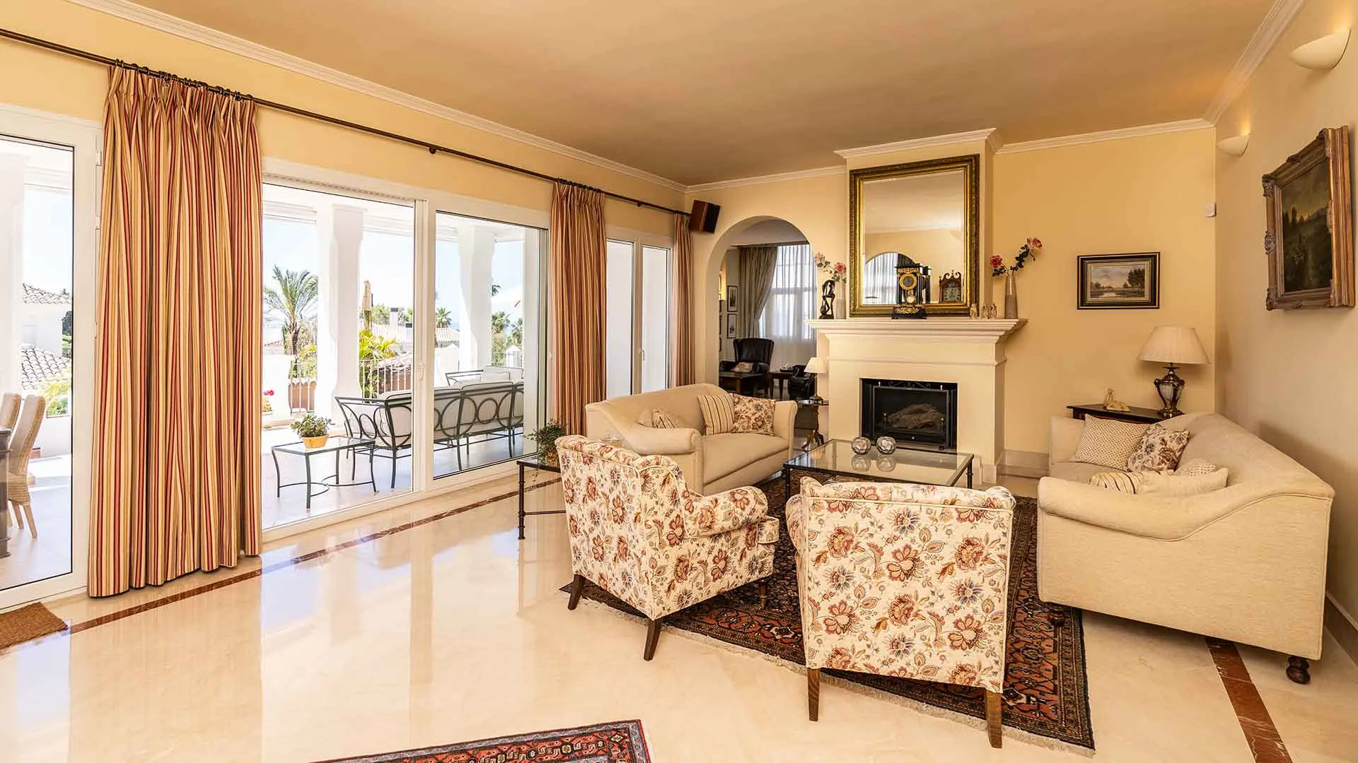 Comprar villa de 5 dormitorios en Sierra Blanca