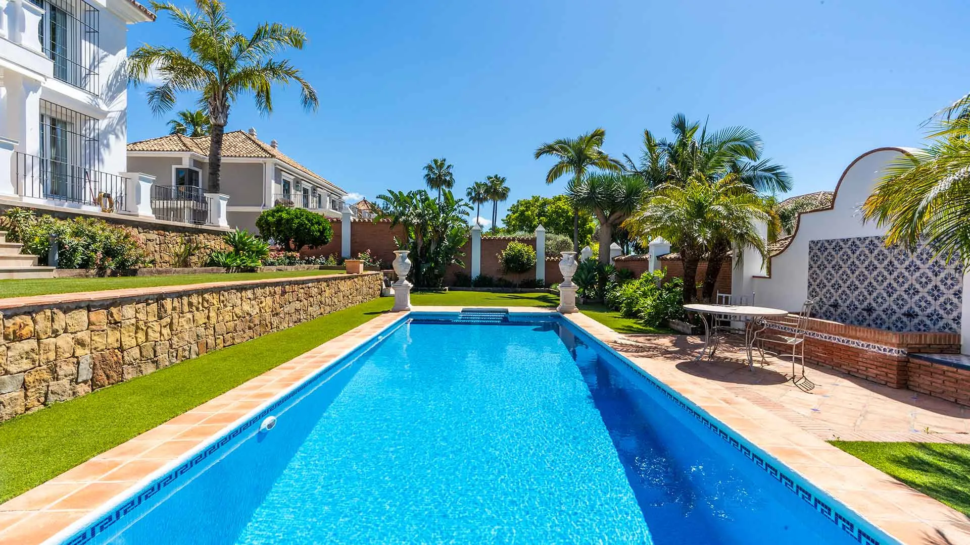 Comprar villa de 5 dormitorios en Sierra Blanca