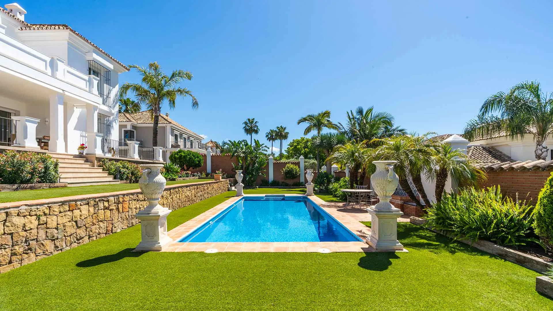 Comprar villa de 5 dormitorios en Sierra Blanca