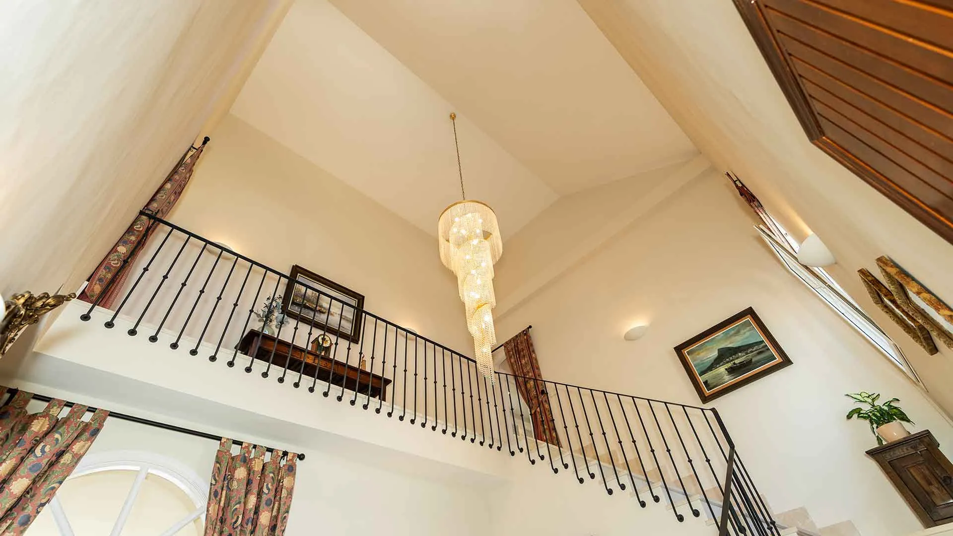 Comprar villa de 5 dormitorios en Sierra Blanca