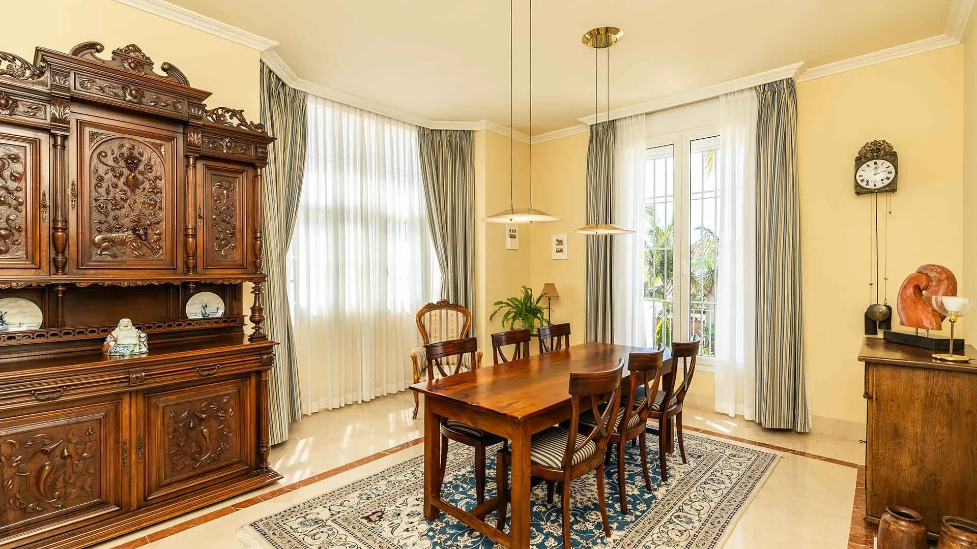 Comprar villa de 5 dormitorios en Sierra Blanca