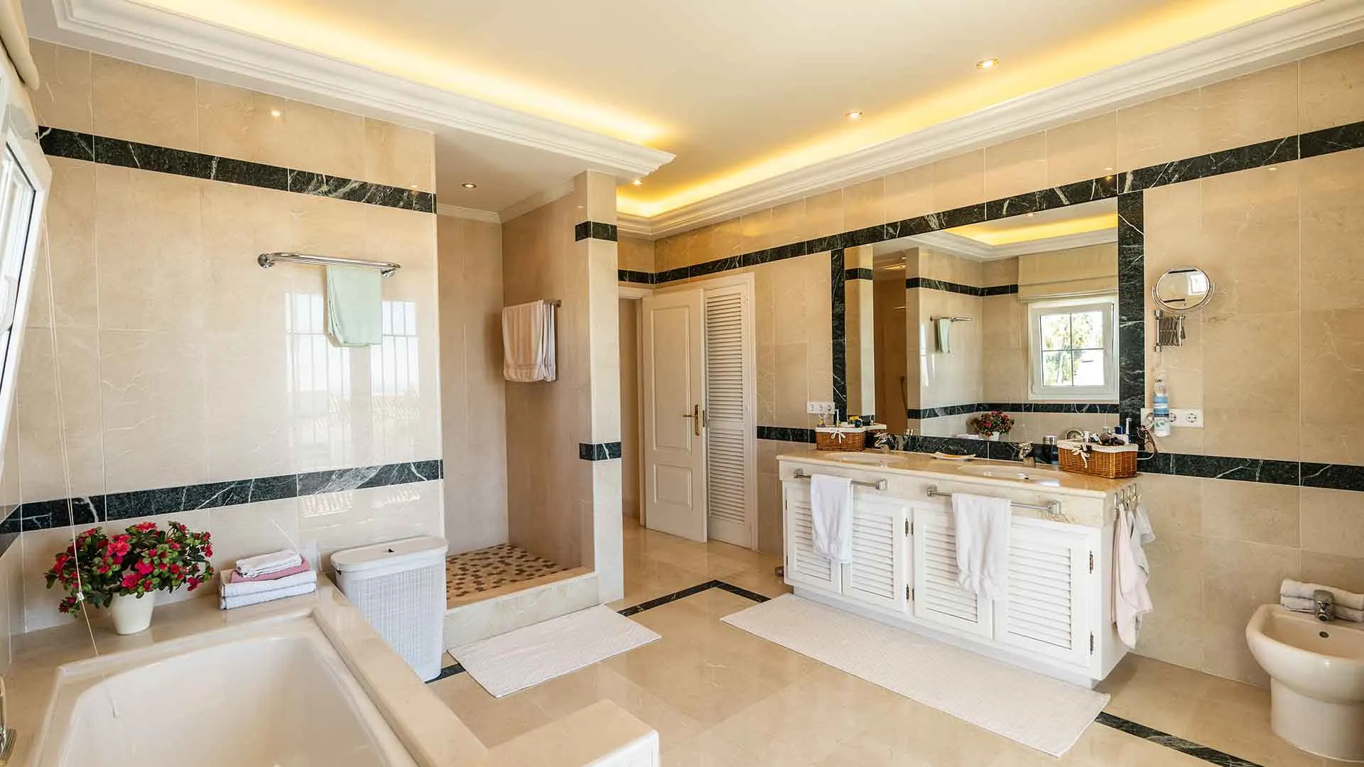 Comprar villa de 5 dormitorios en Sierra Blanca