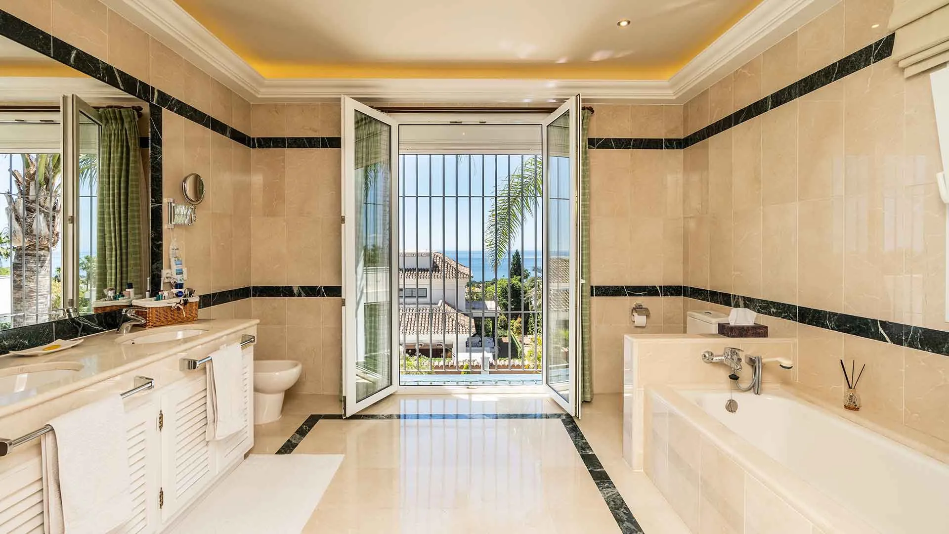 Comprar villa de 5 dormitorios en Sierra Blanca