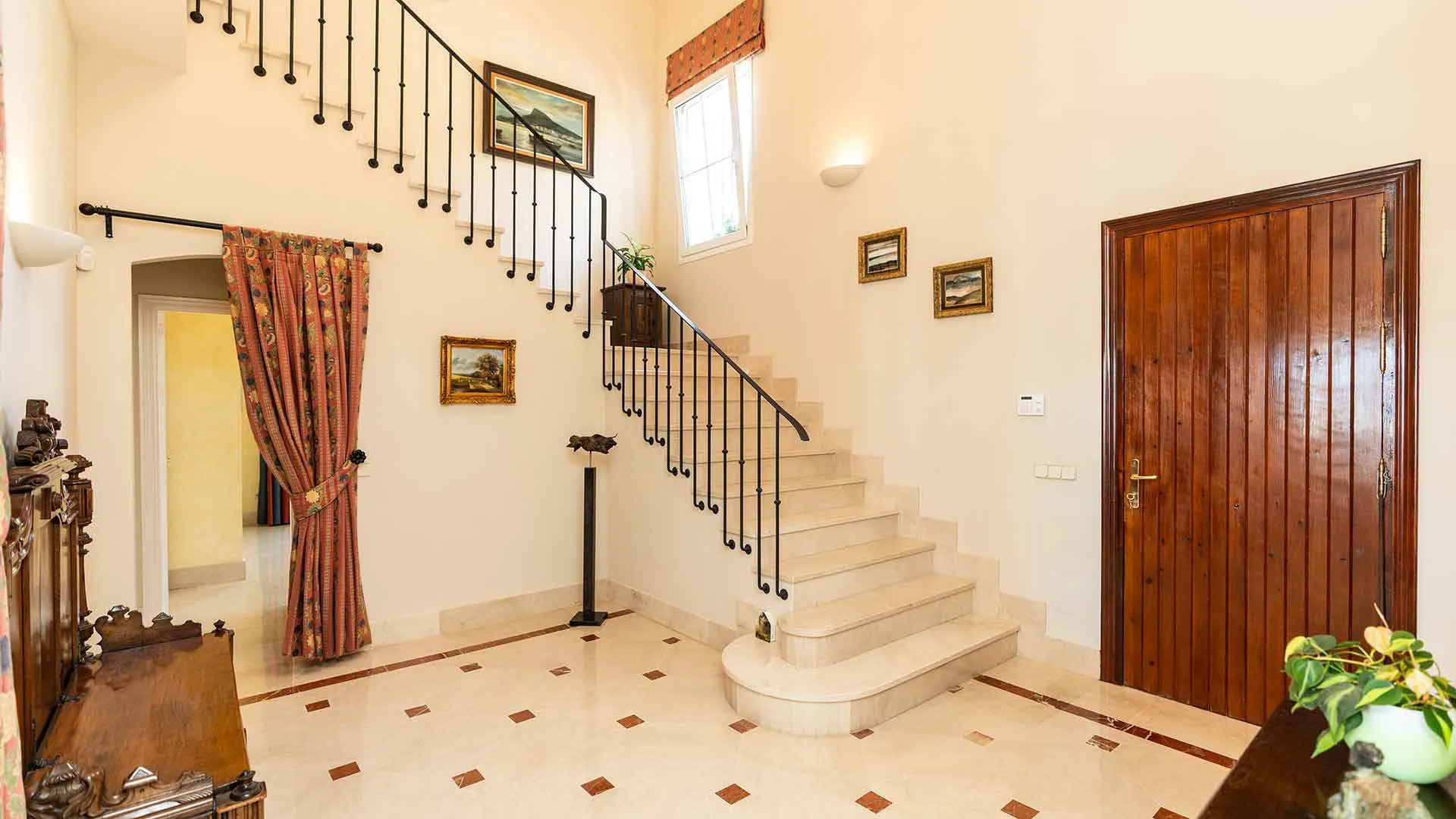 Comprar villa de 5 dormitorios en Sierra Blanca
