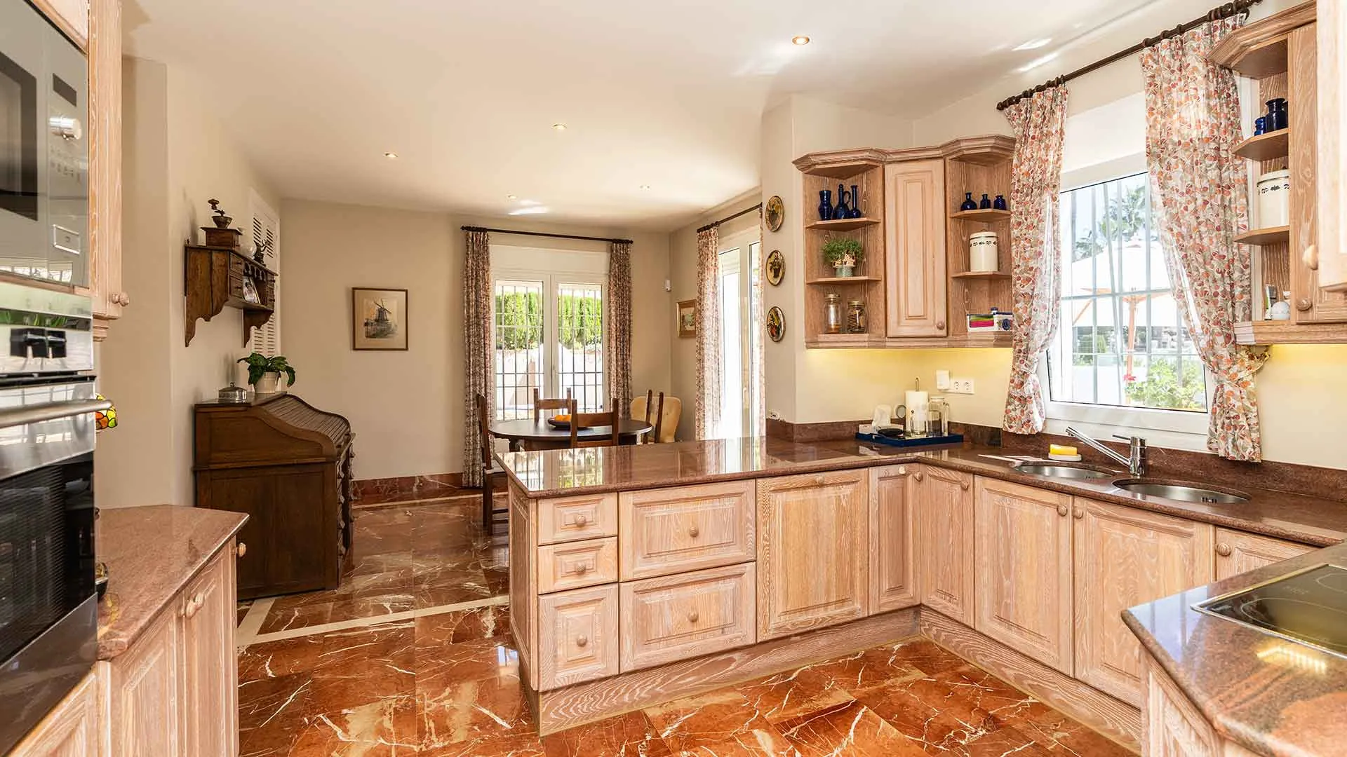 Comprar villa de 5 dormitorios en Sierra Blanca