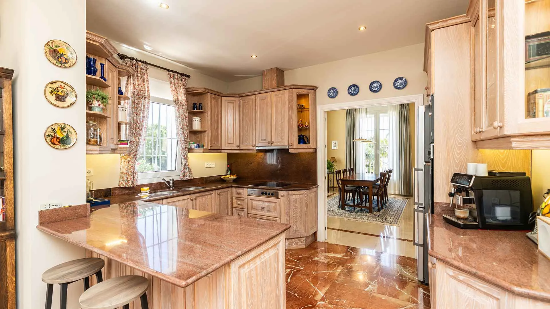 Comprar villa de 5 dormitorios en Sierra Blanca