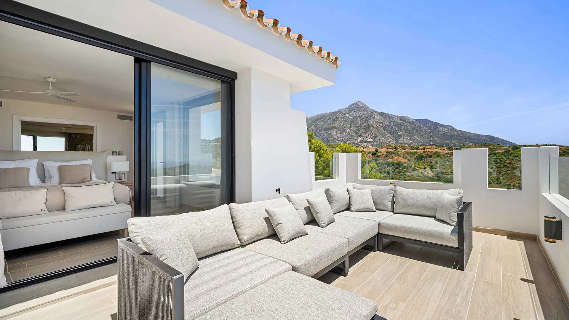 Villa with 5 bedrooms for sale in Las Lomas de Nueva Andalucia