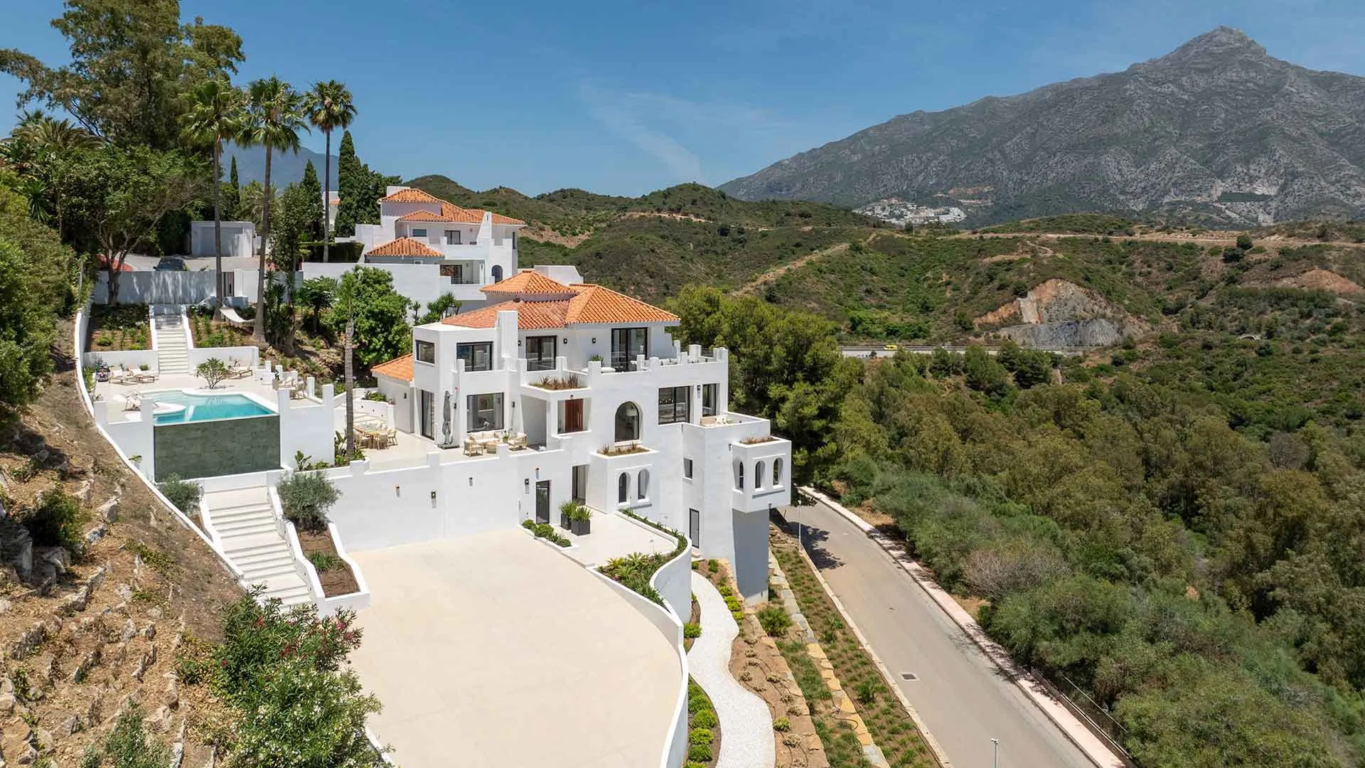 Villa with 5 bedrooms for sale in Las Lomas de Nueva Andalucia